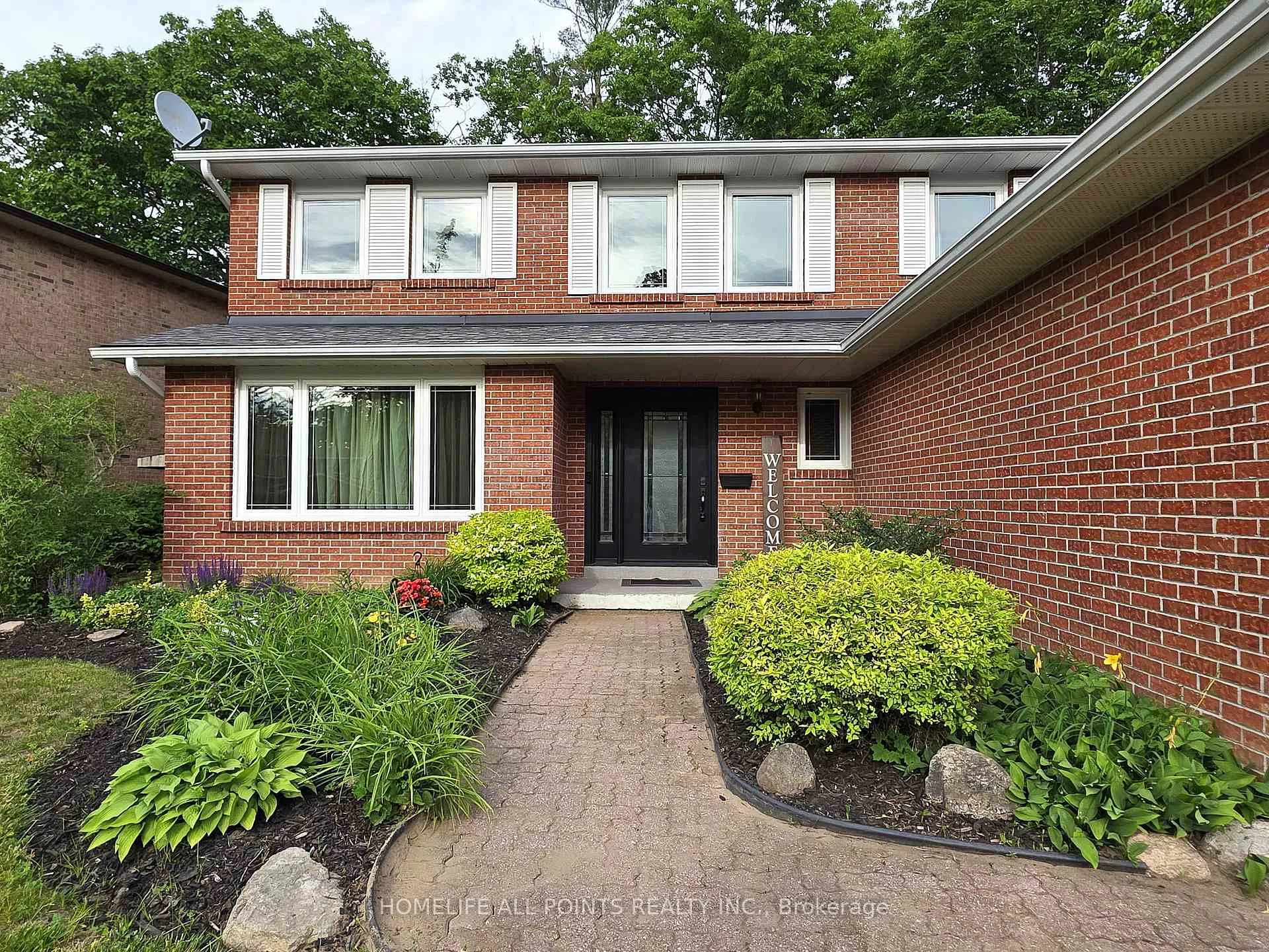 Photo 2 of 188 Browning Trail, Barrie, Letitia Heights — HOMEH