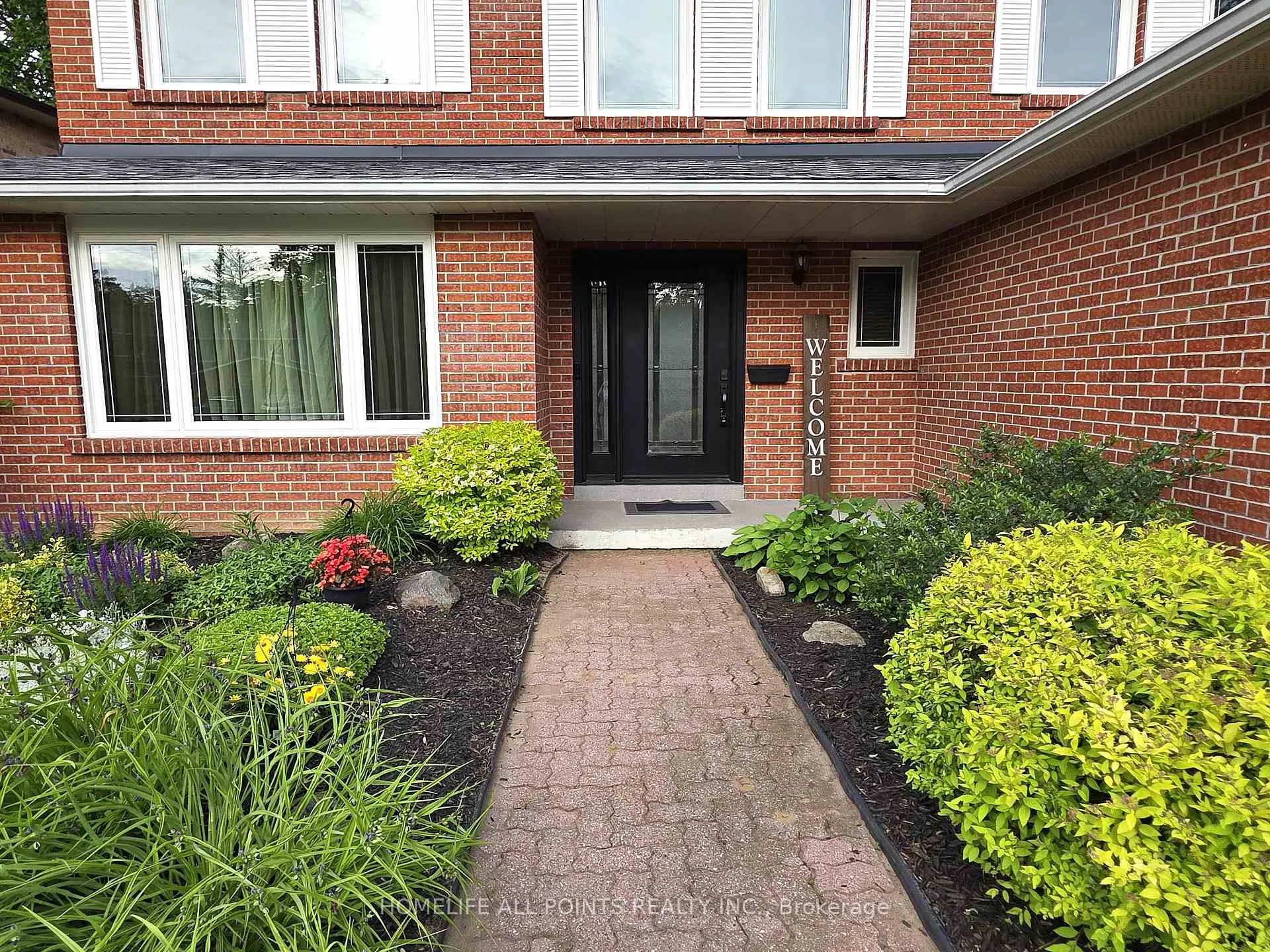 Photo 3 of 188 Browning Trail, Barrie, Letitia Heights — HOMEH