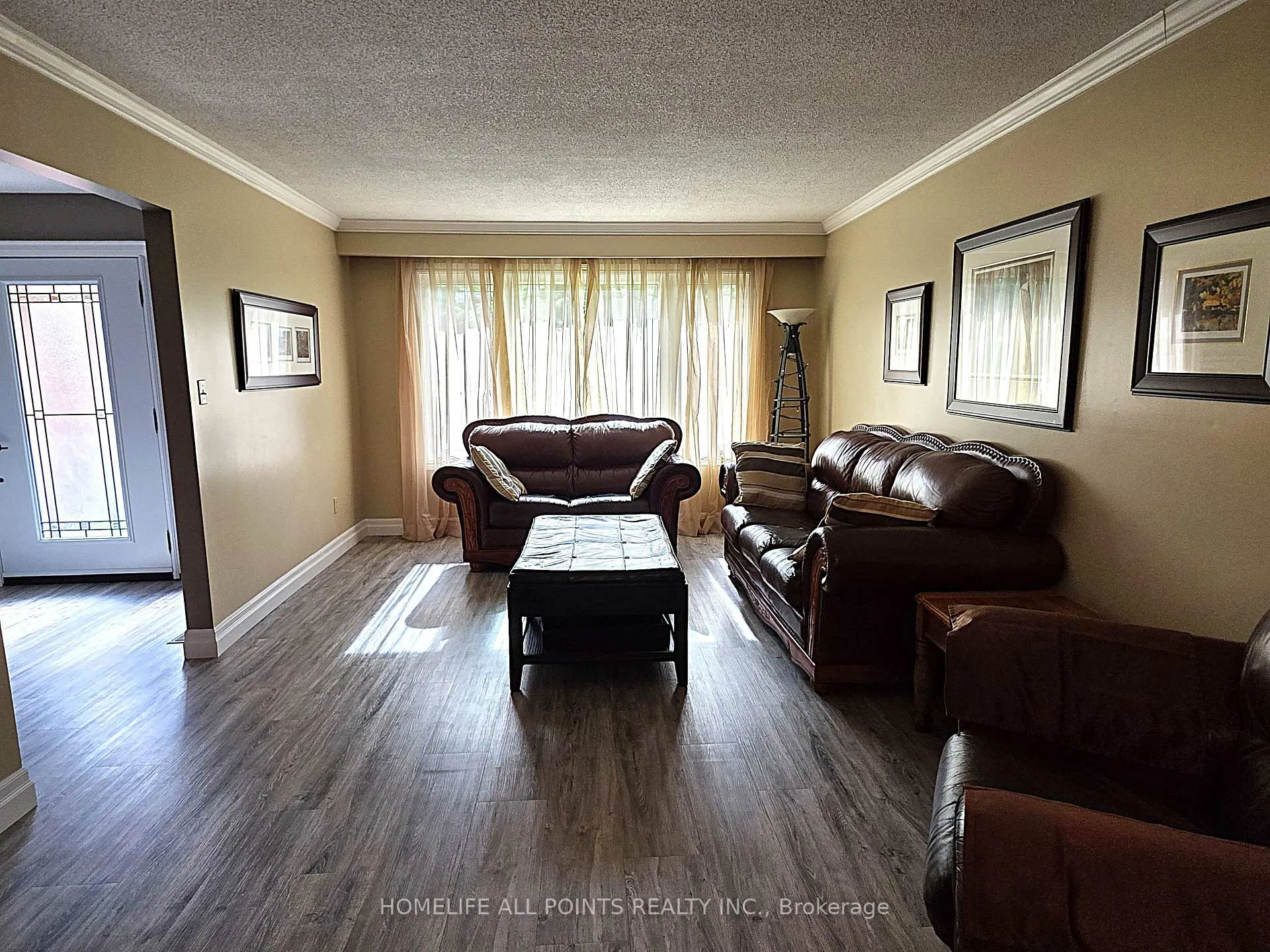 Photo 4 of 188 Browning Trail, Barrie, Letitia Heights — HOMEH