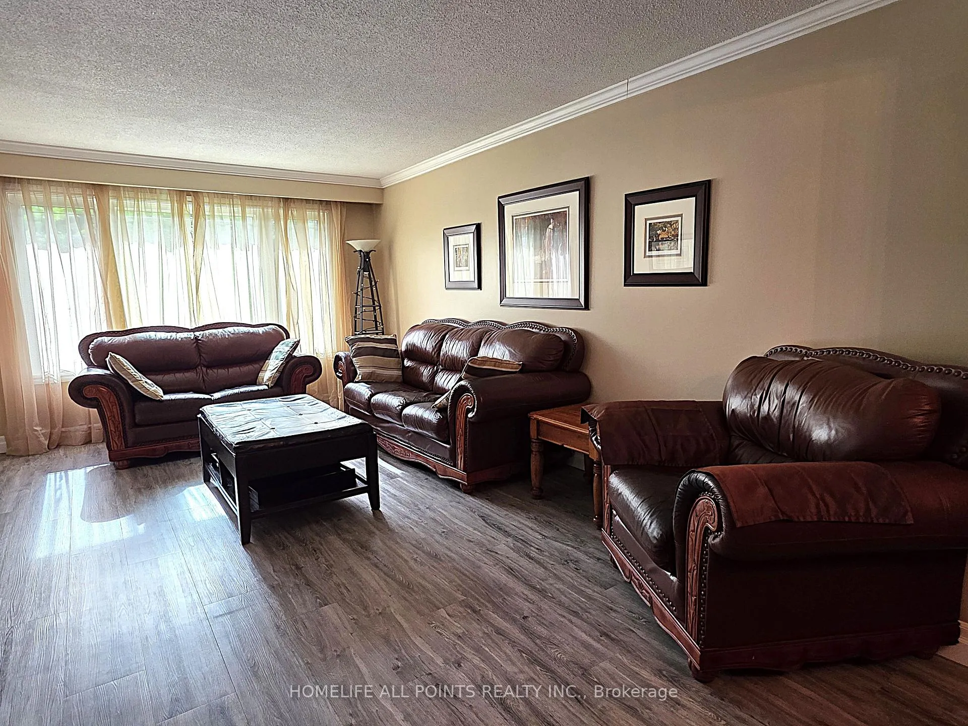 Photo 5 of 188 Browning Trail, Barrie, Letitia Heights — HOMEH