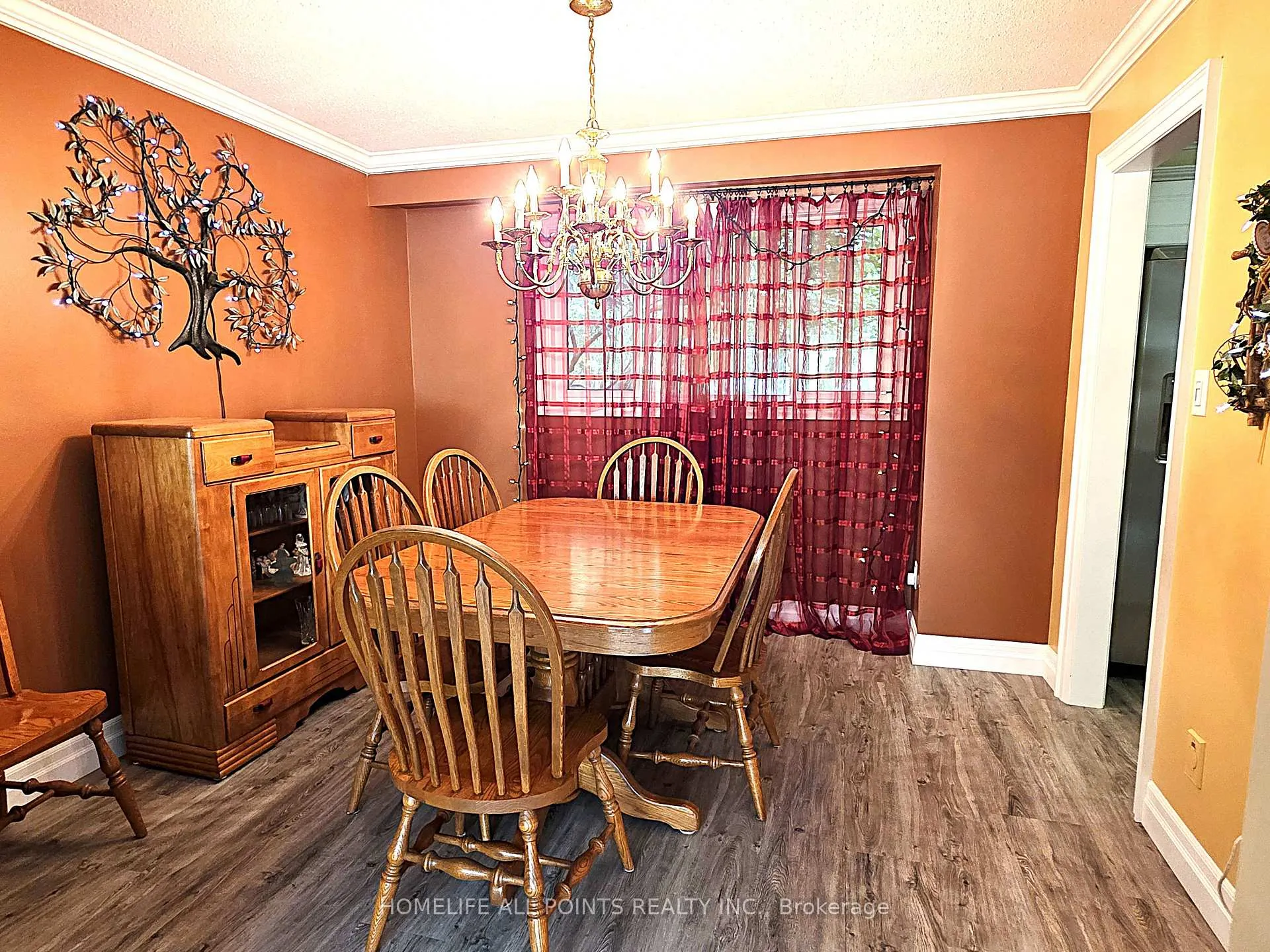 Photo 6 of 188 Browning Trail, Barrie, Letitia Heights — HOMEH