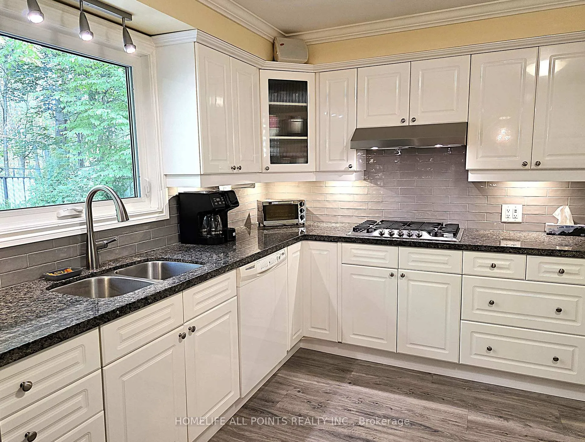 Photo 8 of 188 Browning Trail, Barrie, Letitia Heights — HOMEH