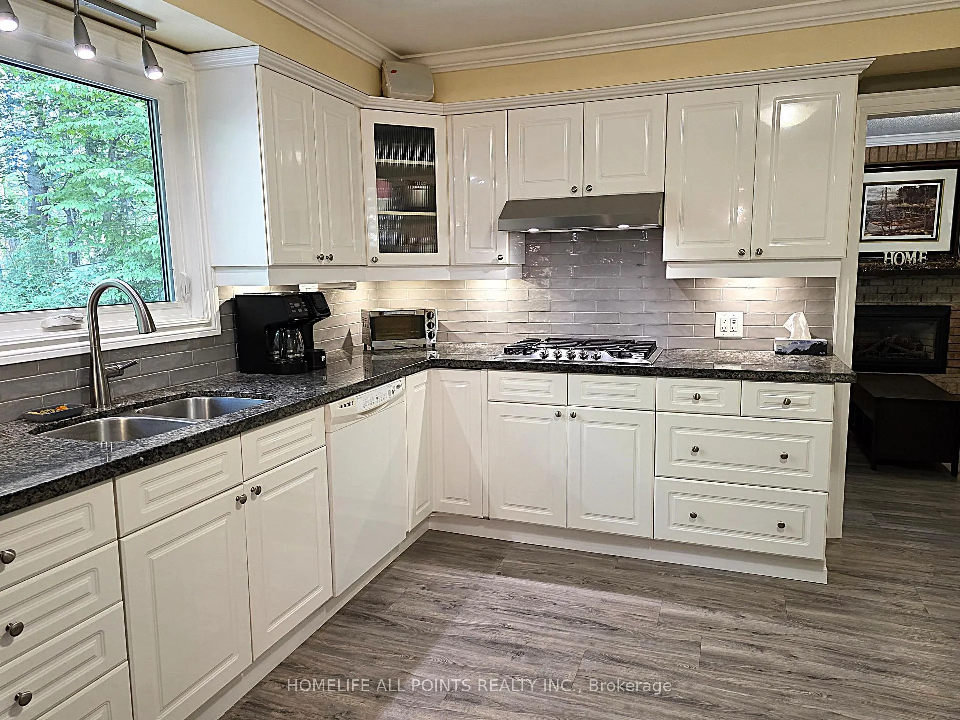 Photo 10 of 188 Browning Trail, Barrie, Letitia Heights — HOMEH