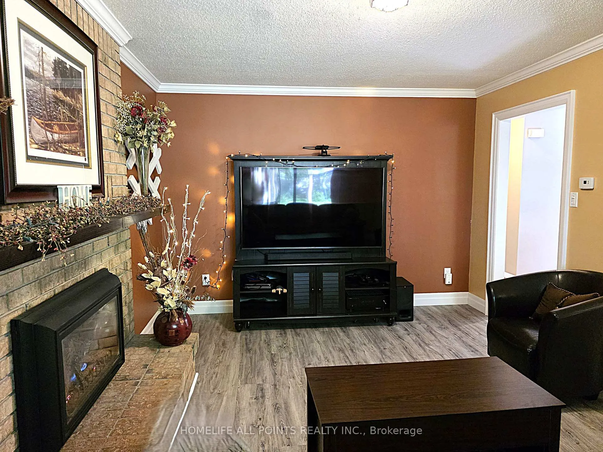Photo 11 of 188 Browning Trail, Barrie, Letitia Heights — HOMEH