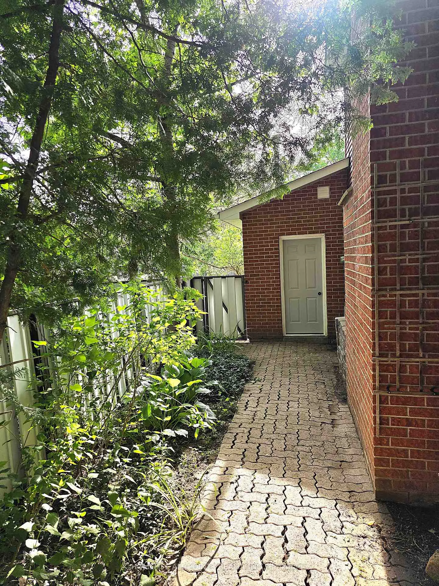 Photo 17 of 188 Browning Trail, Barrie, Letitia Heights — HOMEH