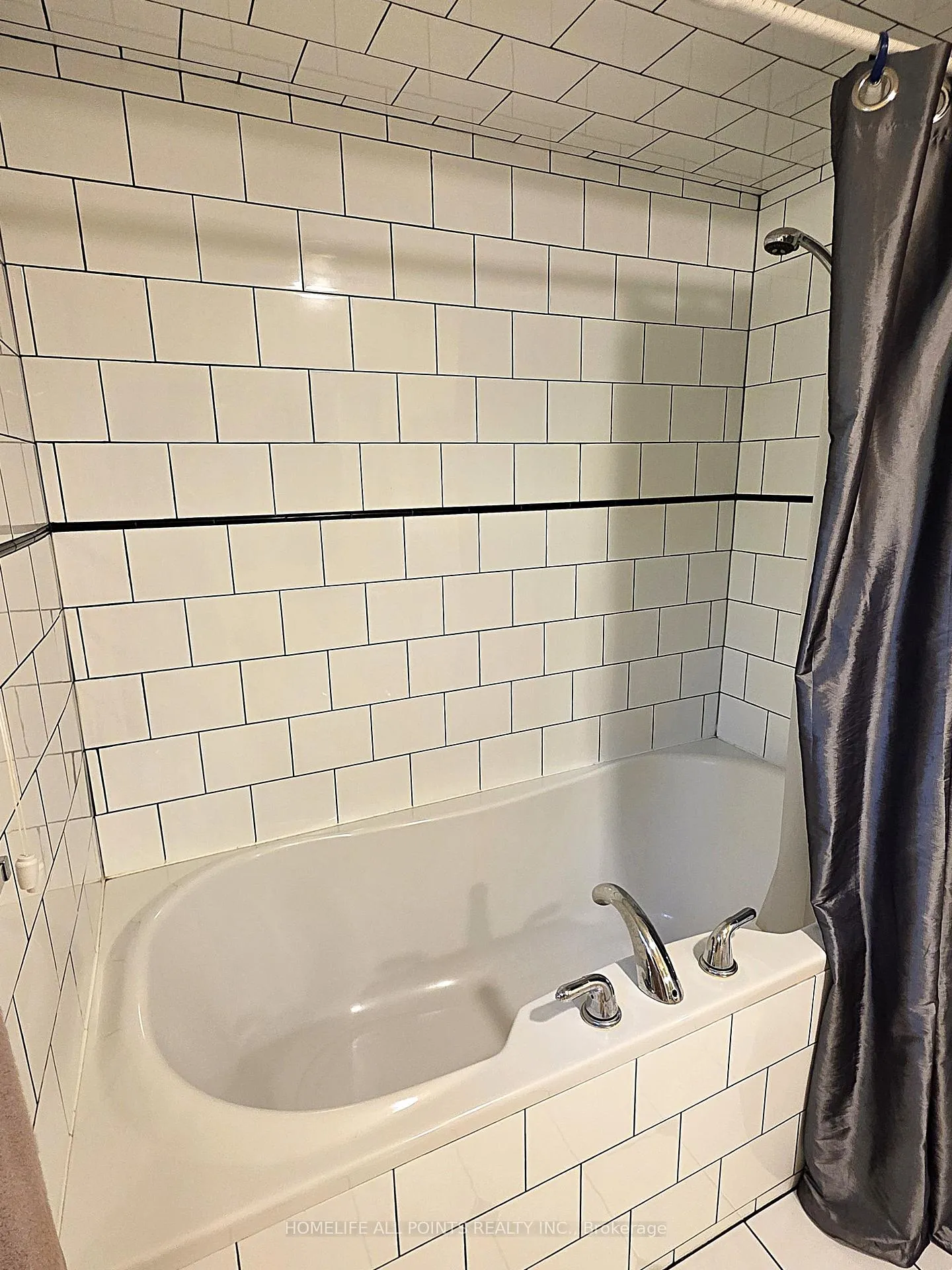 Photo 33 of 188 Browning Trail, Barrie, Letitia Heights — HOMEH
