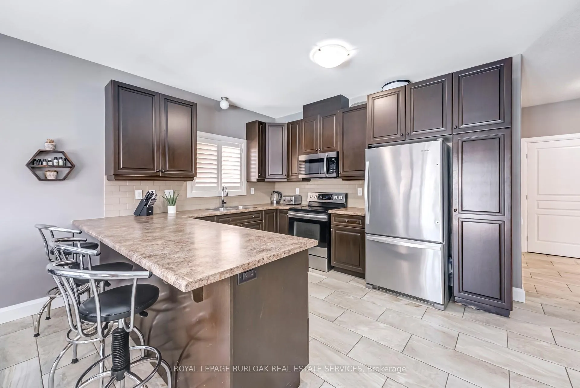 Photo 6 of 4401 Dennis Avenue, Lincoln, Beamsville — HOMEH