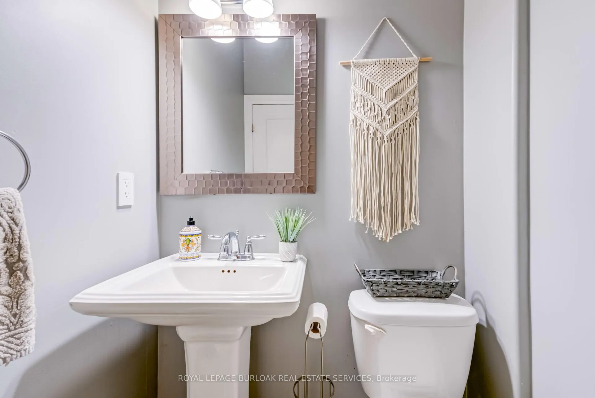 Photo 13 of 4401 Dennis Avenue, Lincoln, Beamsville — HOMEH