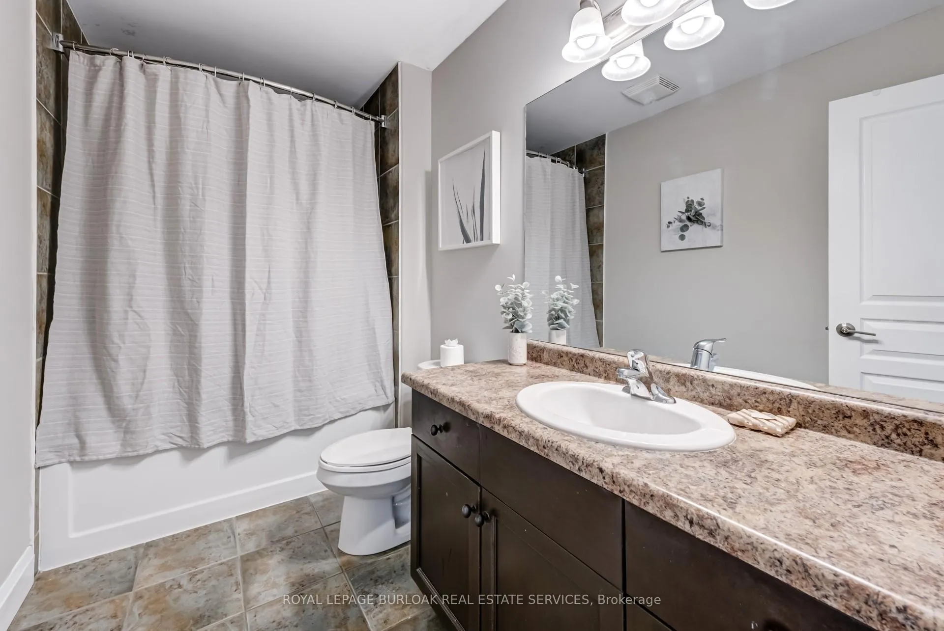 Photo 22 of 4401 Dennis Avenue, Lincoln, Beamsville — HOMEH
