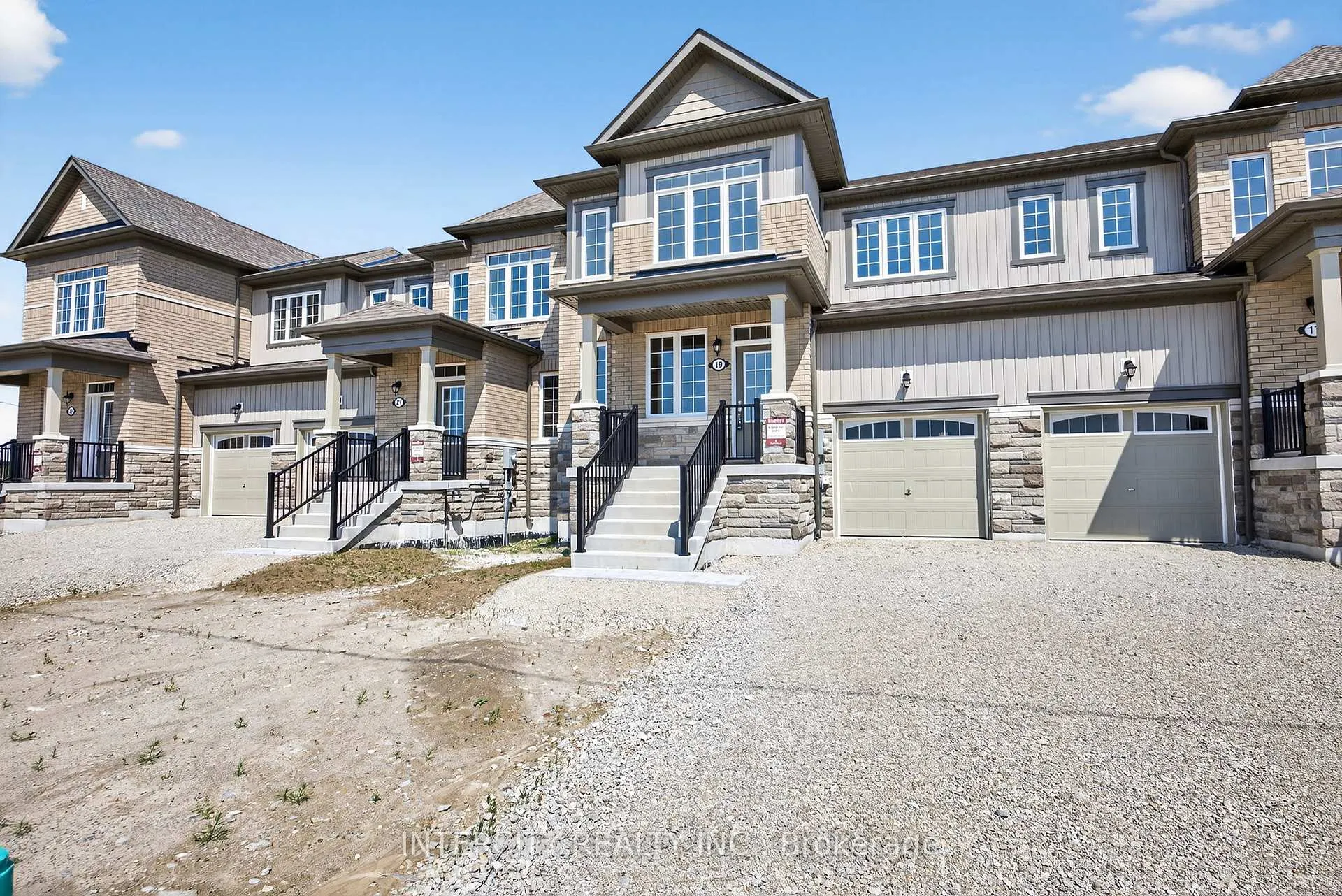 Photo 3 of 19 Avalon Drive, Wasaga Beach — HOMEH