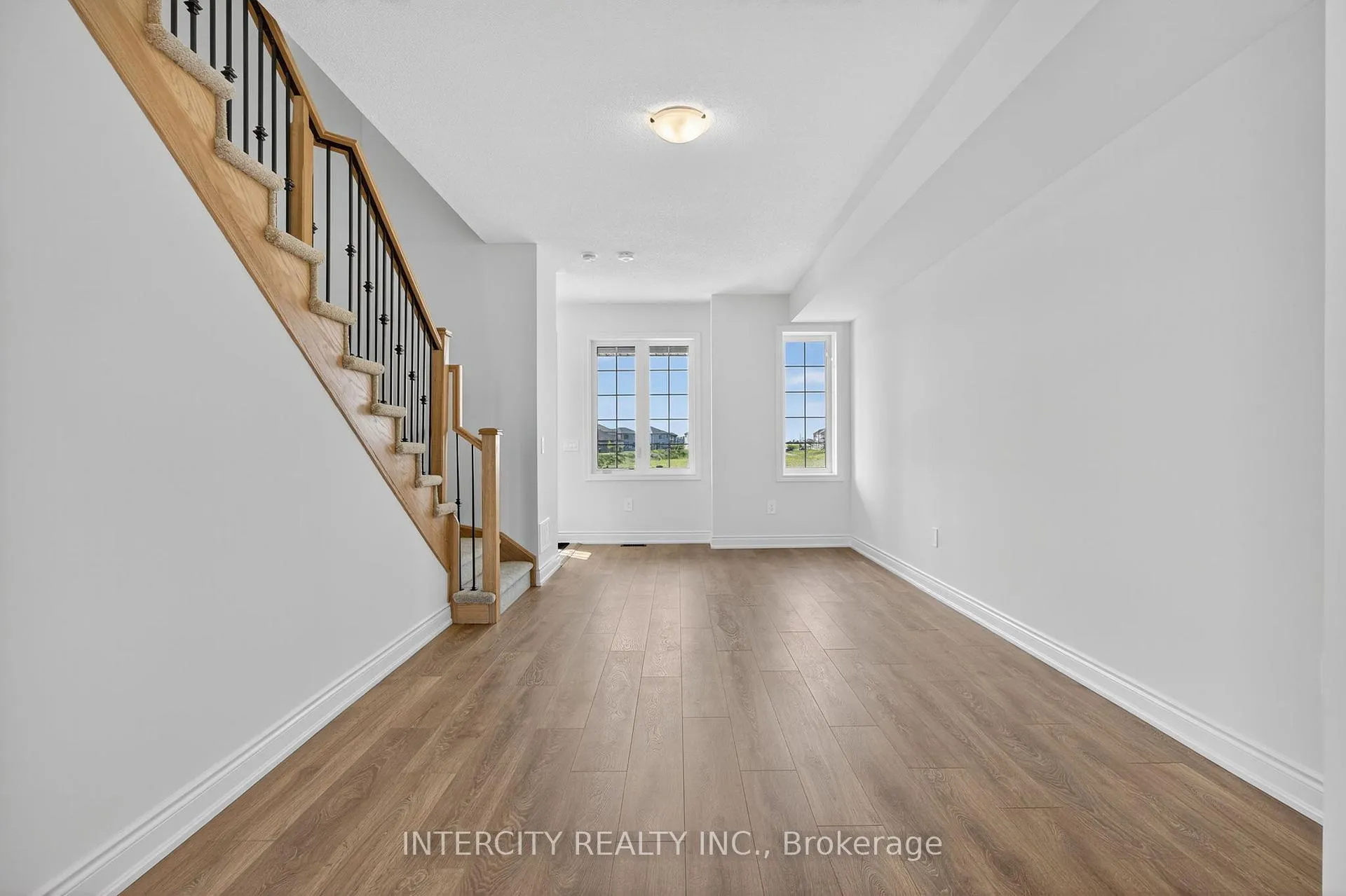 Photo 8 of 19 Avalon Drive, Wasaga Beach — HOMEH