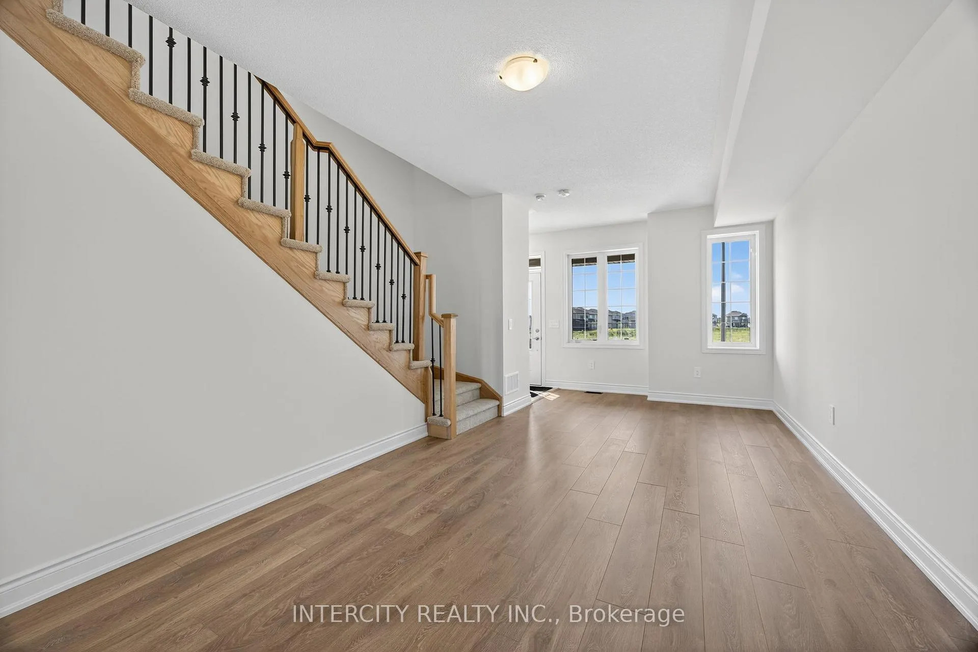Photo 9 of 19 Avalon Drive, Wasaga Beach — HOMEH