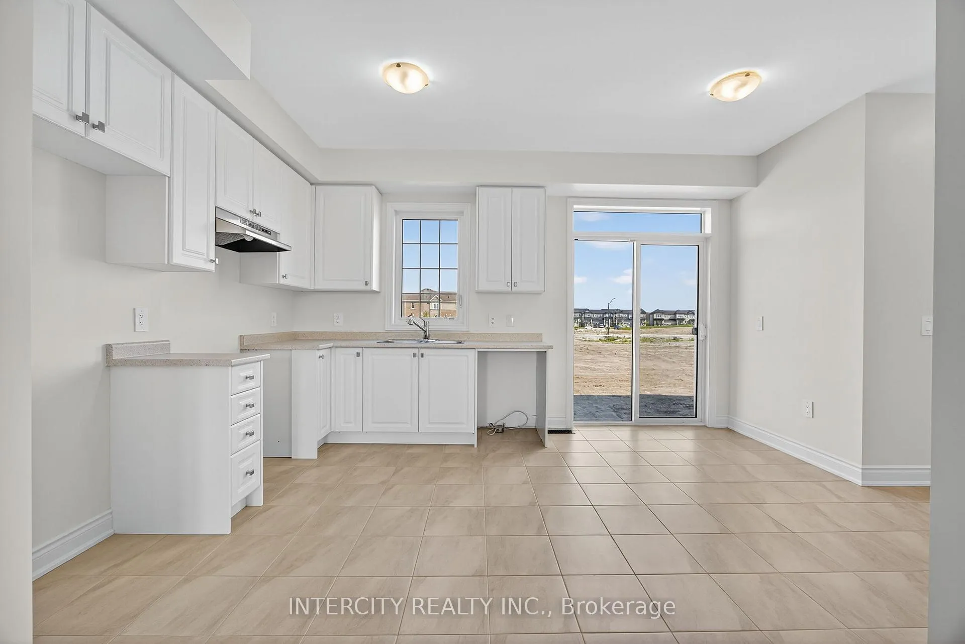 Photo 11 of 19 Avalon Drive, Wasaga Beach — HOMEH