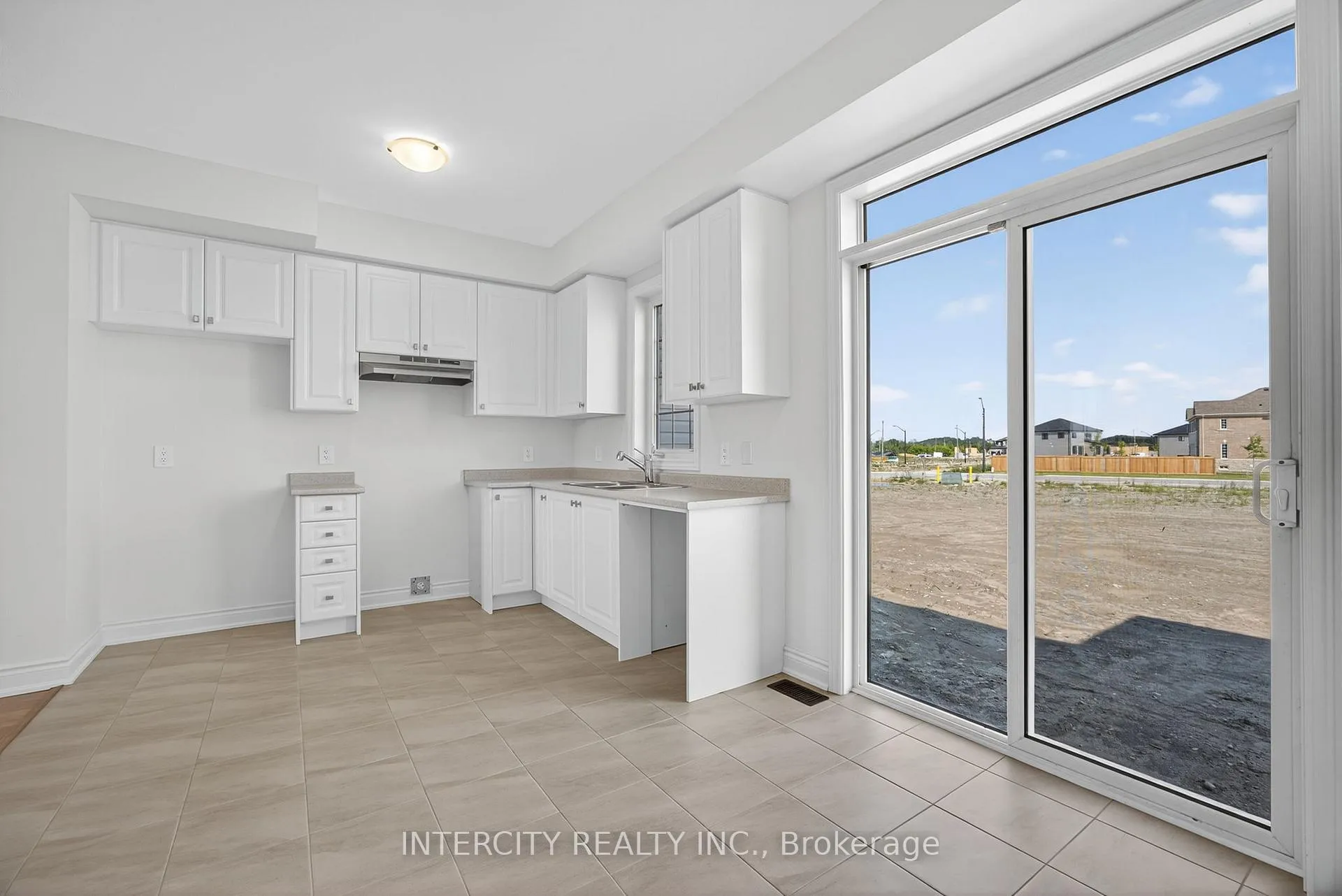 Photo 12 of 19 Avalon Drive, Wasaga Beach — HOMEH