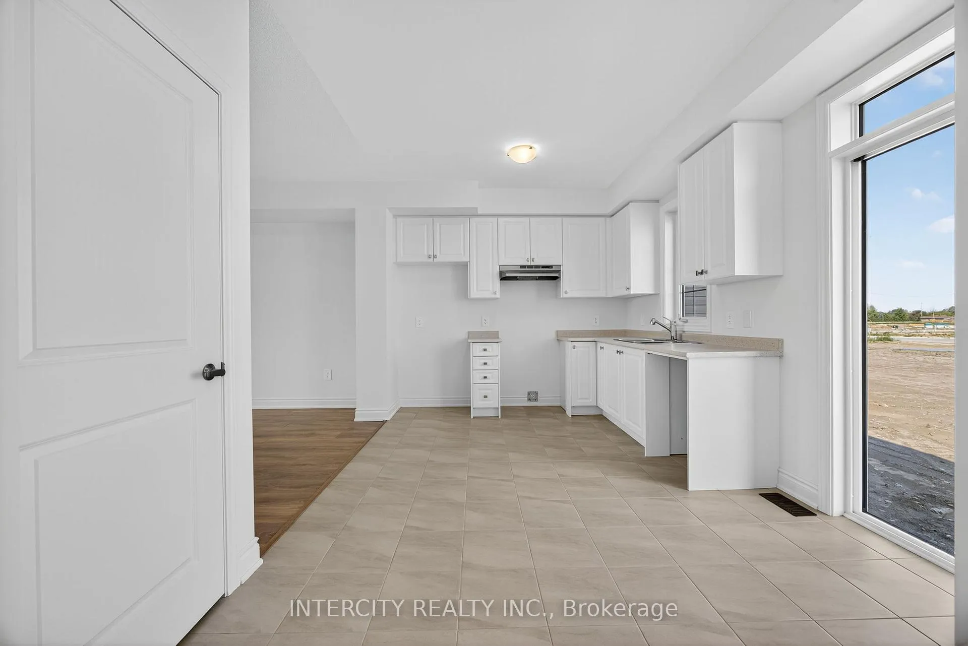 Photo 13 of 19 Avalon Drive, Wasaga Beach — HOMEH