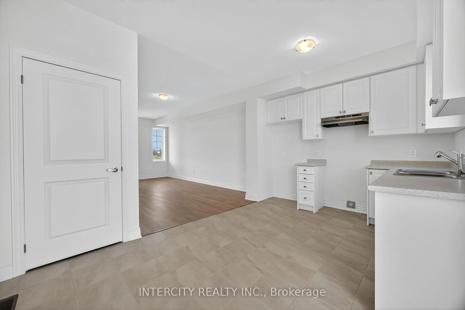 Photo 15 of 19 Avalon Drive, Wasaga Beach — HOMEH