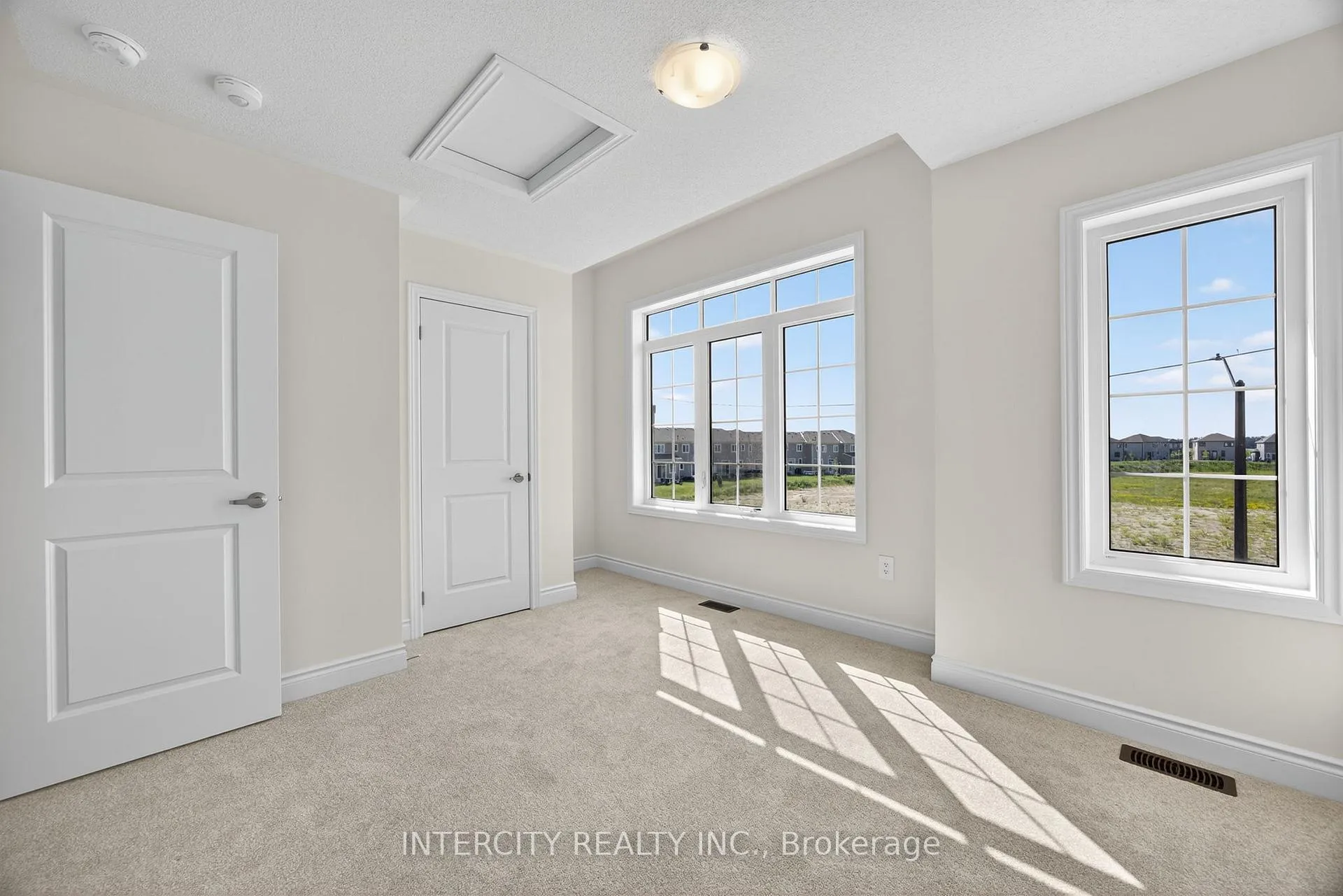 Photo 17 of 19 Avalon Drive, Wasaga Beach — HOMEH