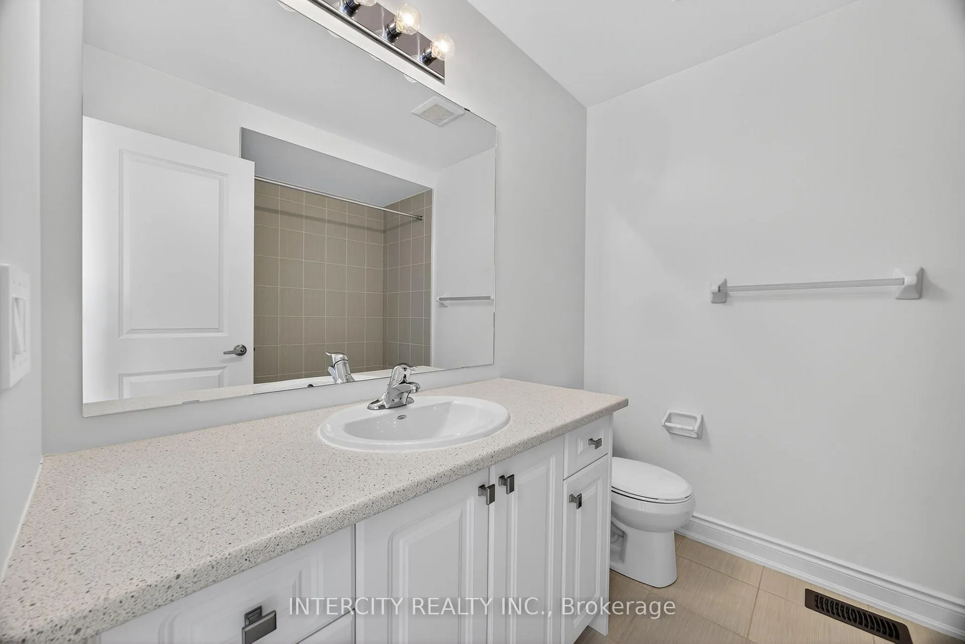 Photo 21 of 19 Avalon Drive, Wasaga Beach — HOMEH