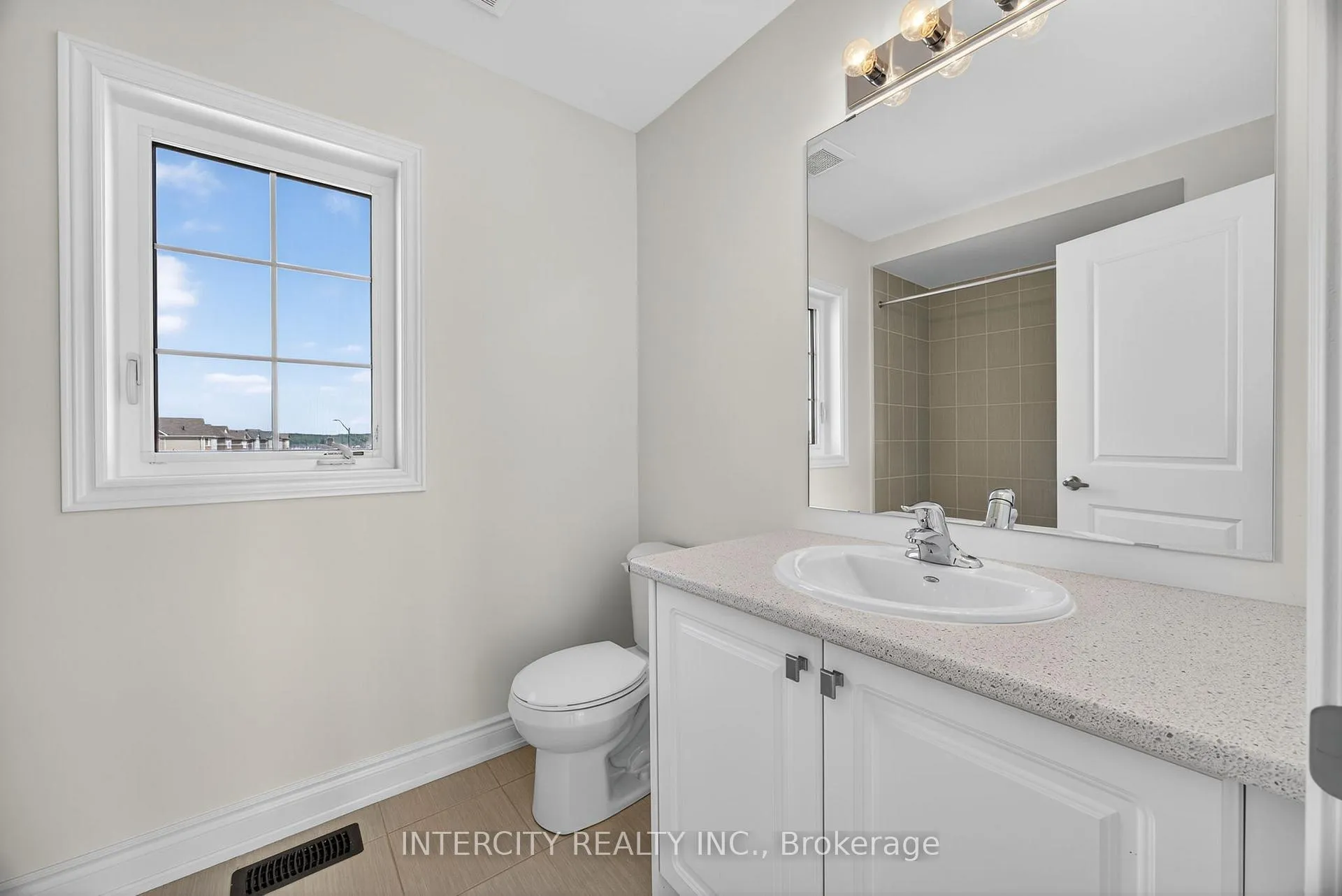 Photo 27 of 19 Avalon Drive, Wasaga Beach — HOMEH