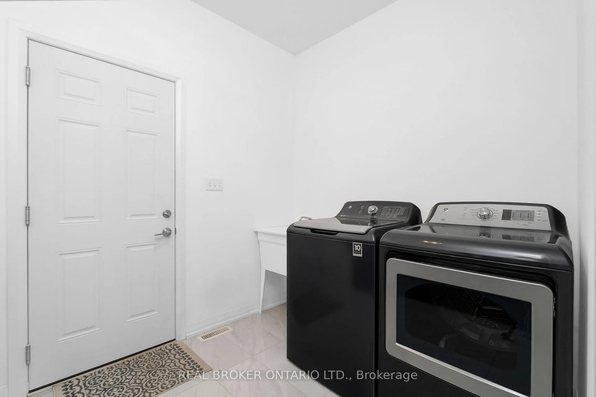 Photo 17 of 60 Mabern Street, Barrie, Holly — HOMEH