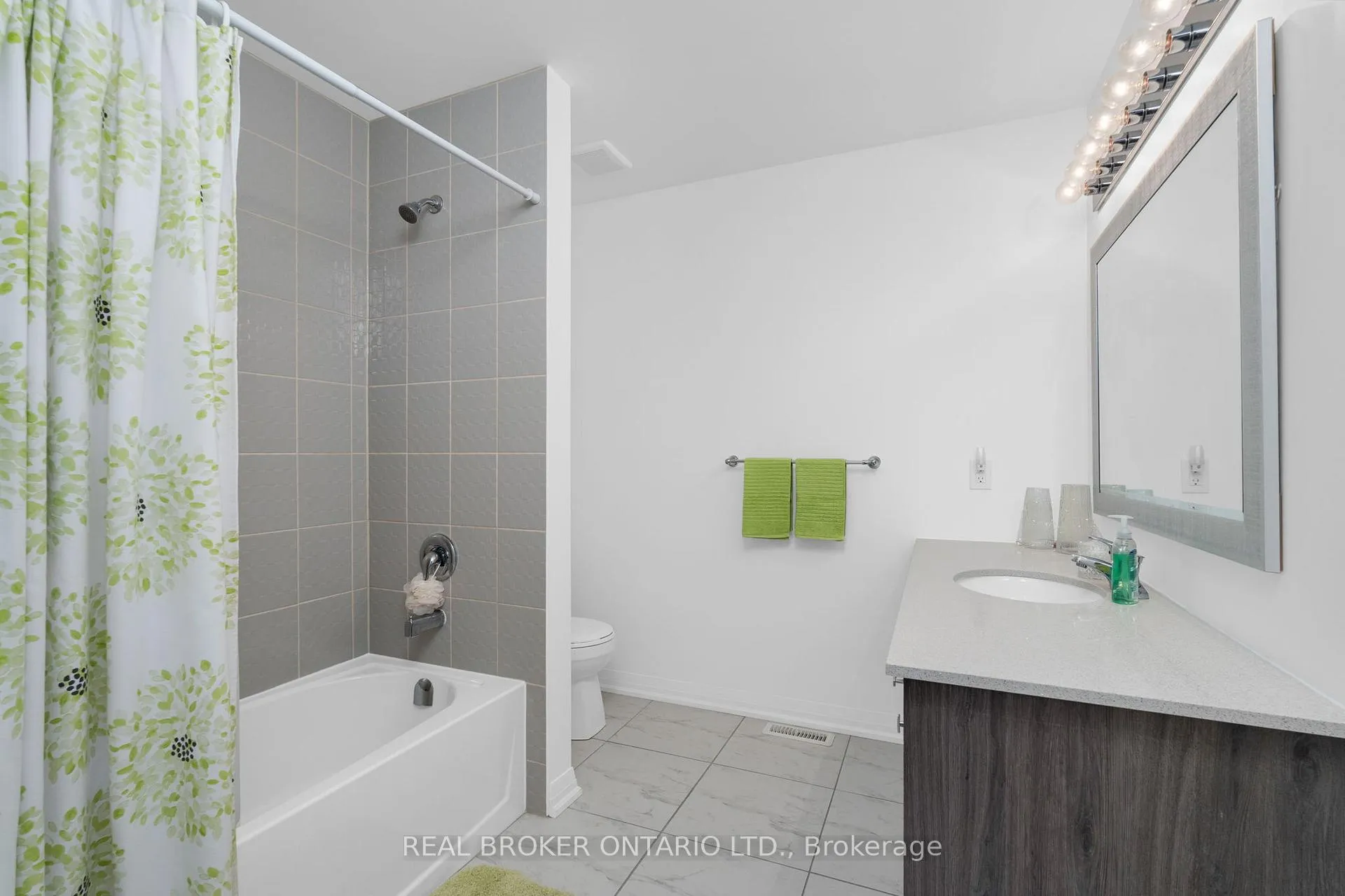 Photo 23 of 60 Mabern Street, Barrie, Holly — HOMEH
