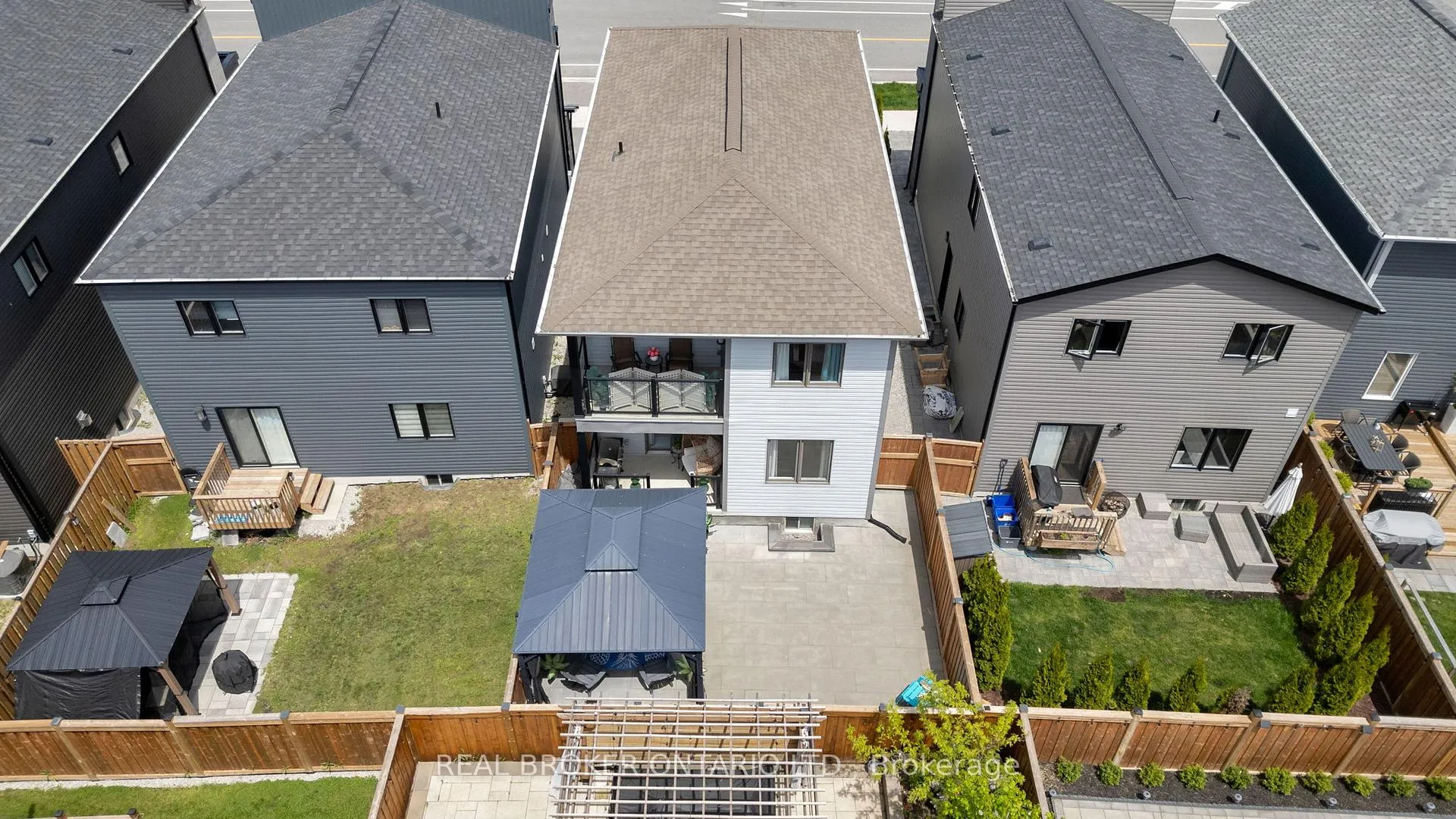Photo 45 of 60 Mabern Street, Barrie, Holly — HOMEH
