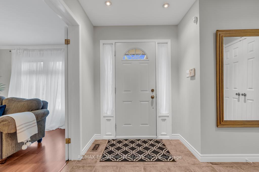 Photo 6 of 15 Deer Valley Drive, Caledon, Bolton West — HOMEH