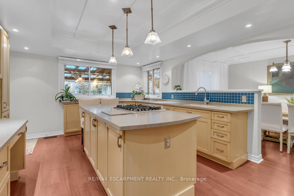 Photo 13 of 15 Deer Valley Drive, Caledon, Bolton West — HOMEH