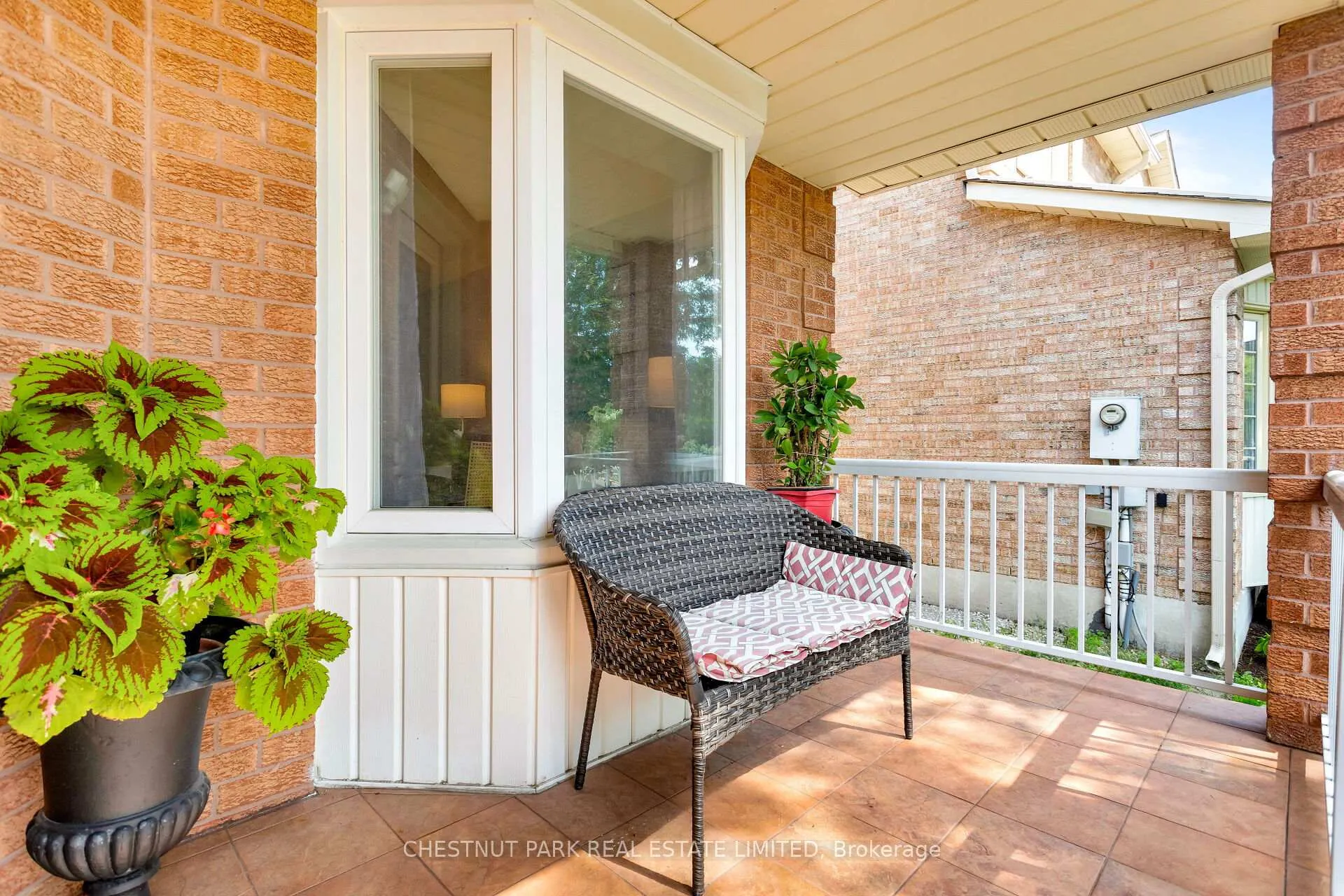 Photo 4 of 138 Largo Crescent, Vaughan, Maple — HOMEH
