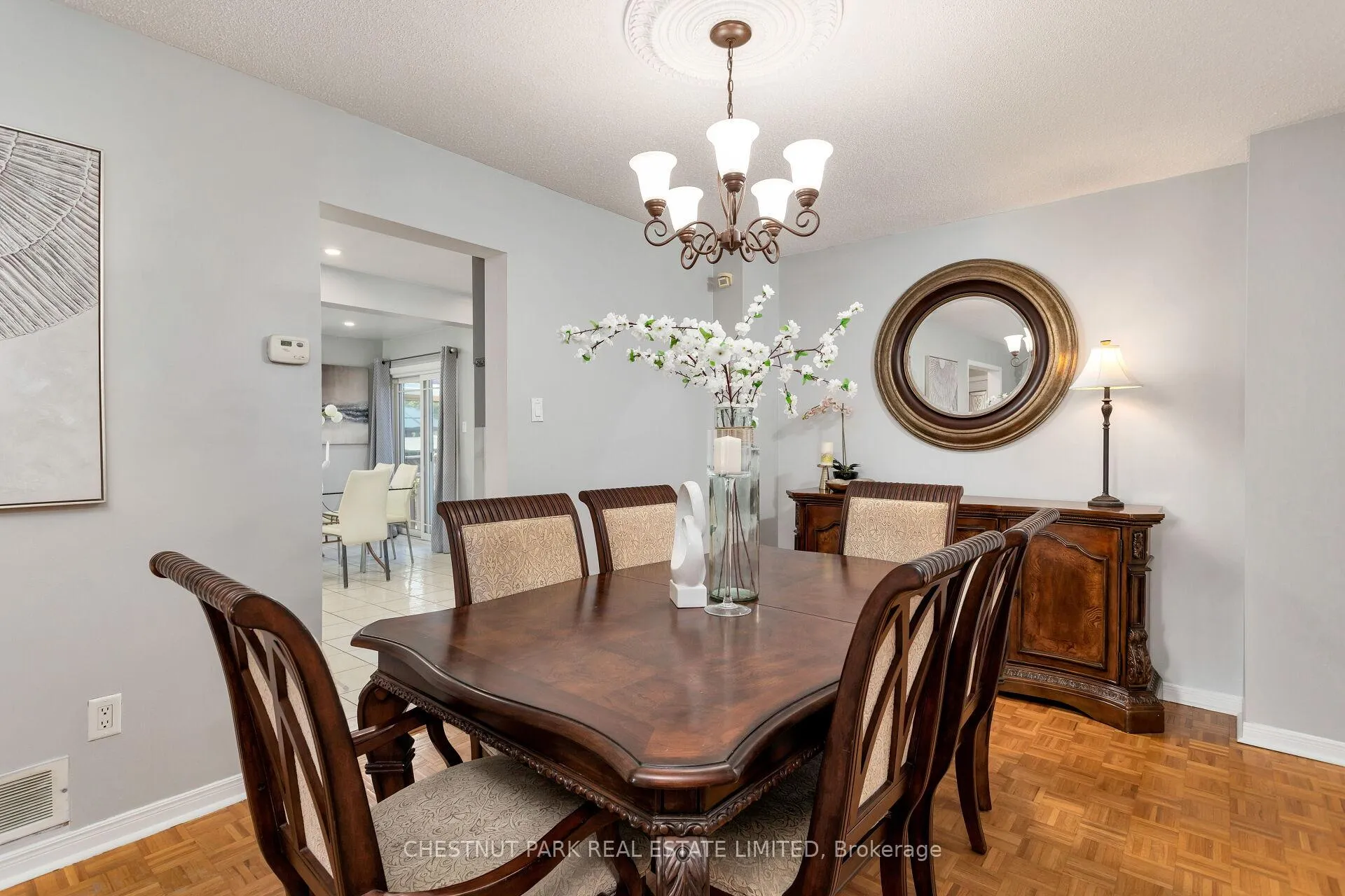 Photo 8 of 138 Largo Crescent, Vaughan, Maple — HOMEH