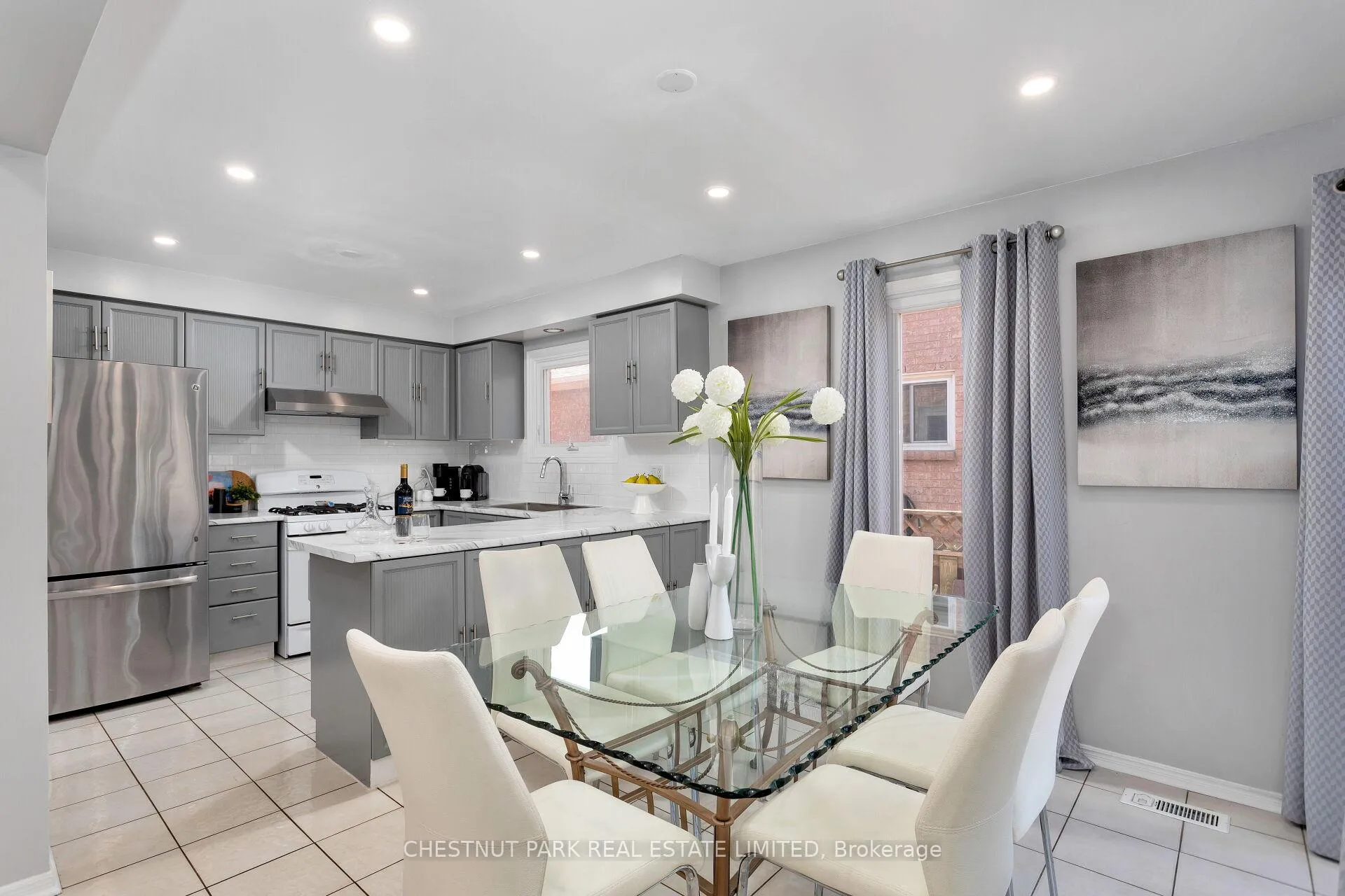 Photo 9 of 138 Largo Crescent, Vaughan, Maple — HOMEH