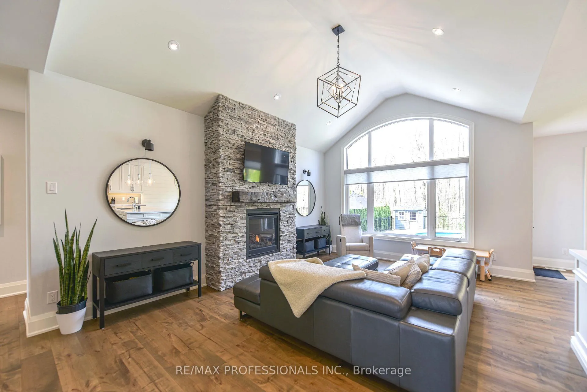 Photo 8 of 21 Boothby Crescent, Springwater, Snow Valley — HOMEH