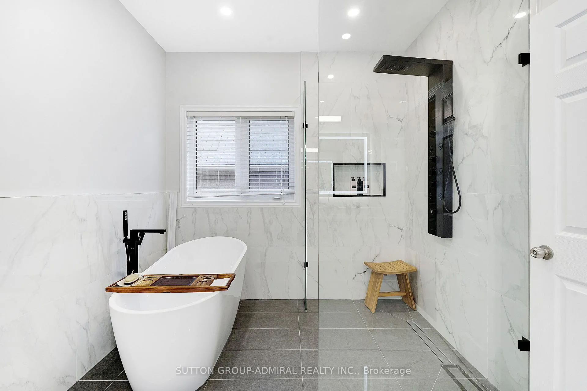 Photo 22 of 26 Summit Ridge Drive, King, Schomberg — HOMEH