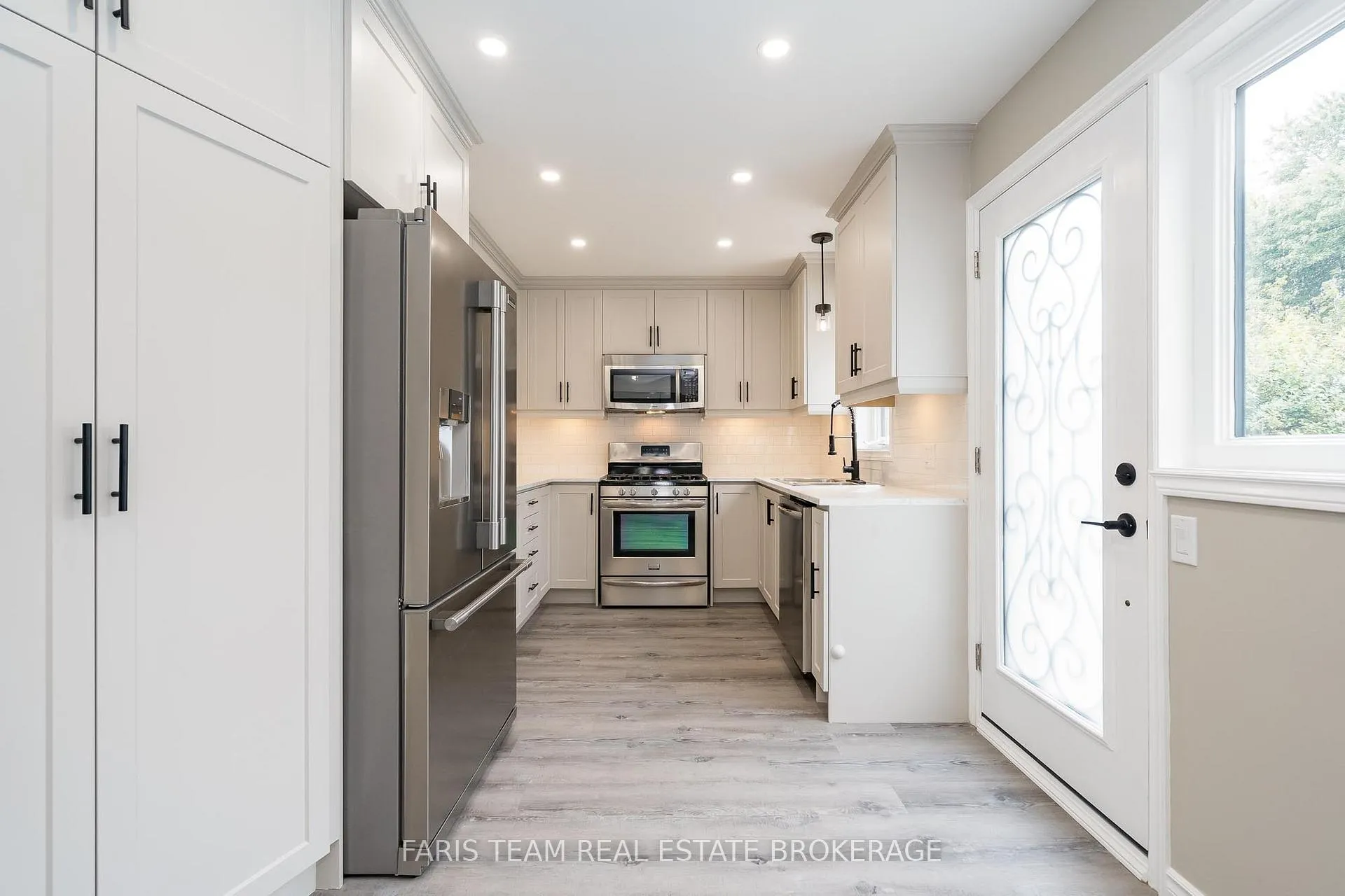 Photo 4 of 76 Marshall Street, Barrie, Allandale Heights — HOMEH