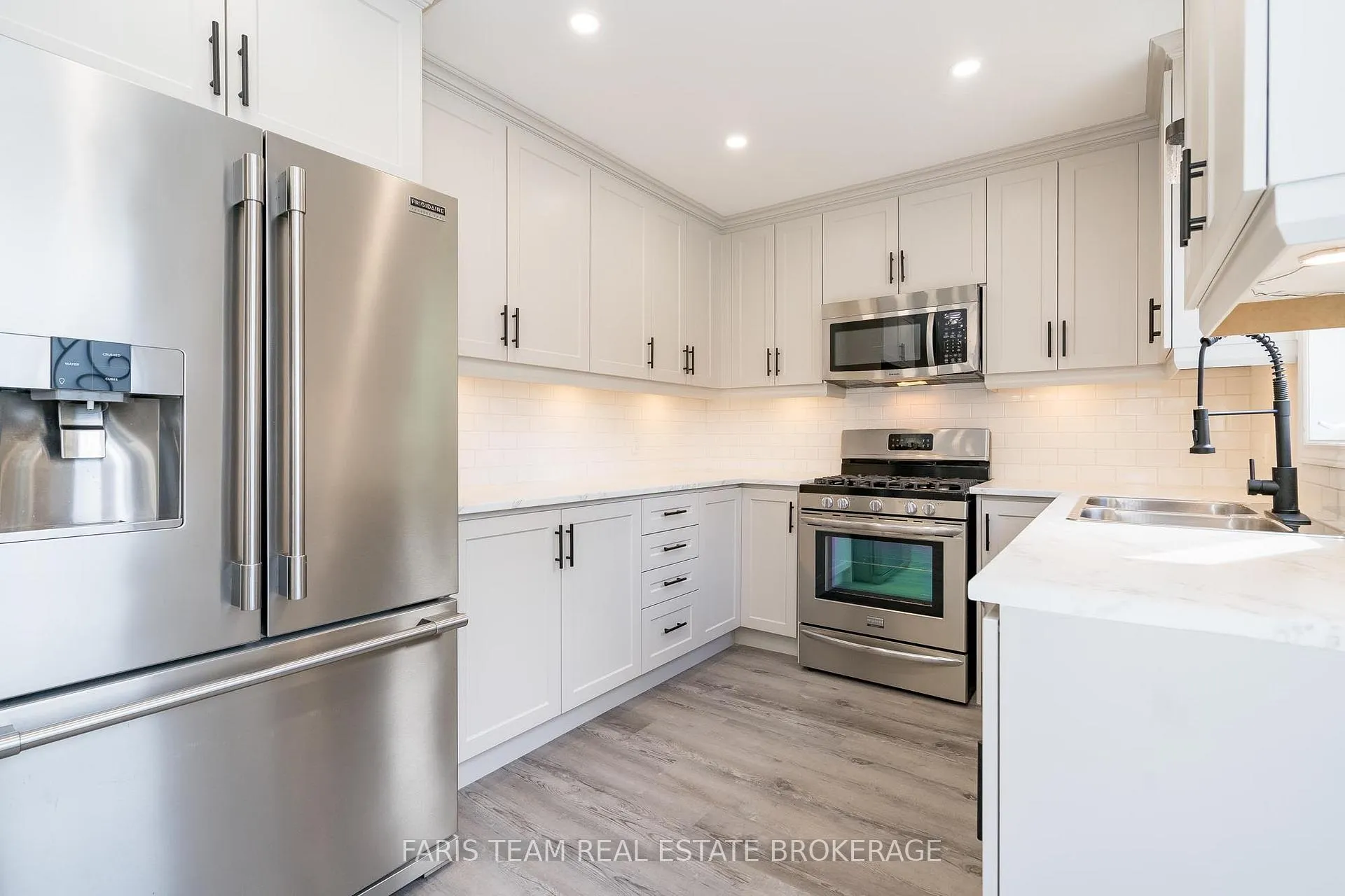 Photo 5 of 76 Marshall Street, Barrie, Allandale Heights — HOMEH