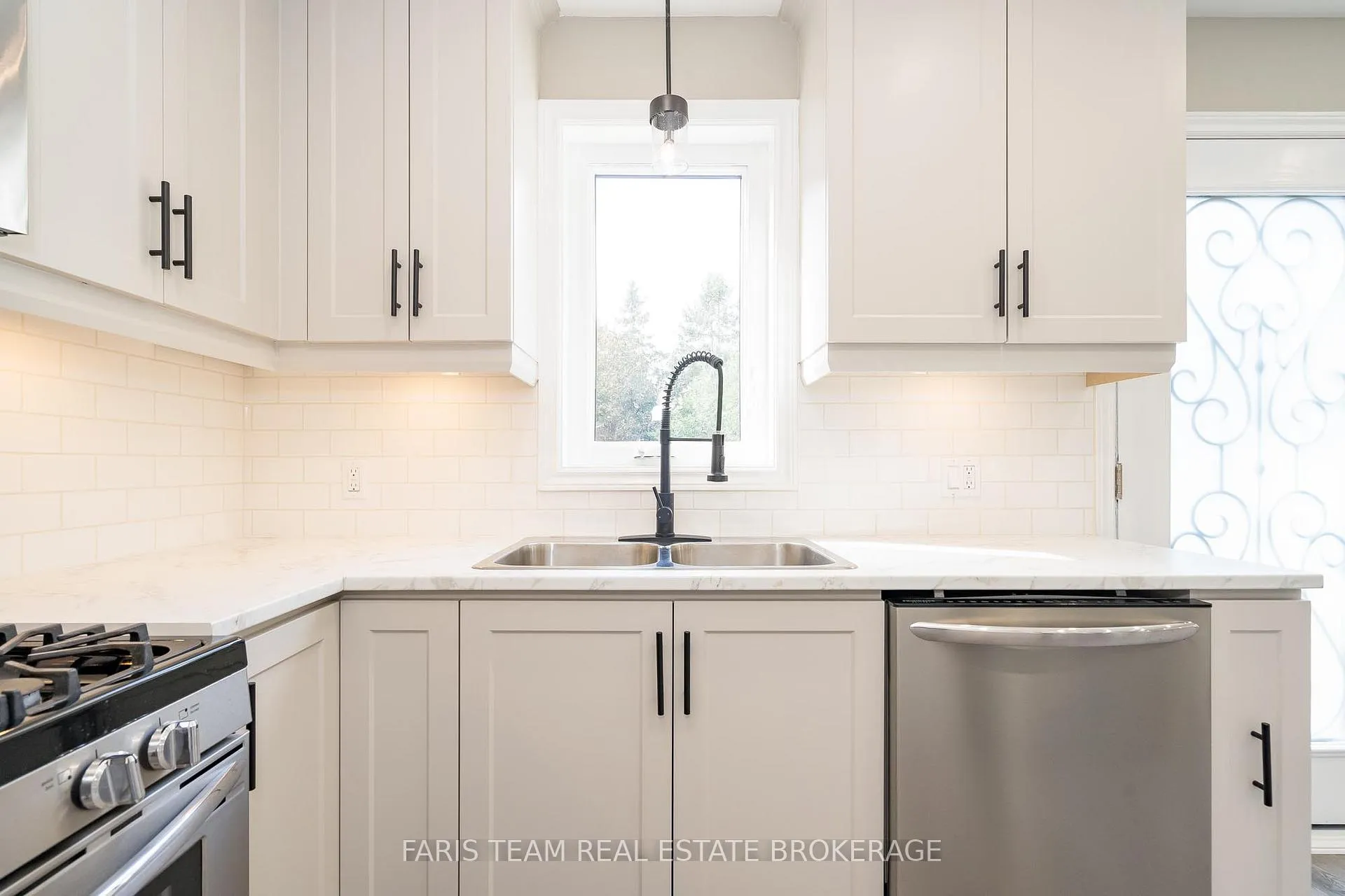 Photo 6 of 76 Marshall Street, Barrie, Allandale Heights — HOMEH