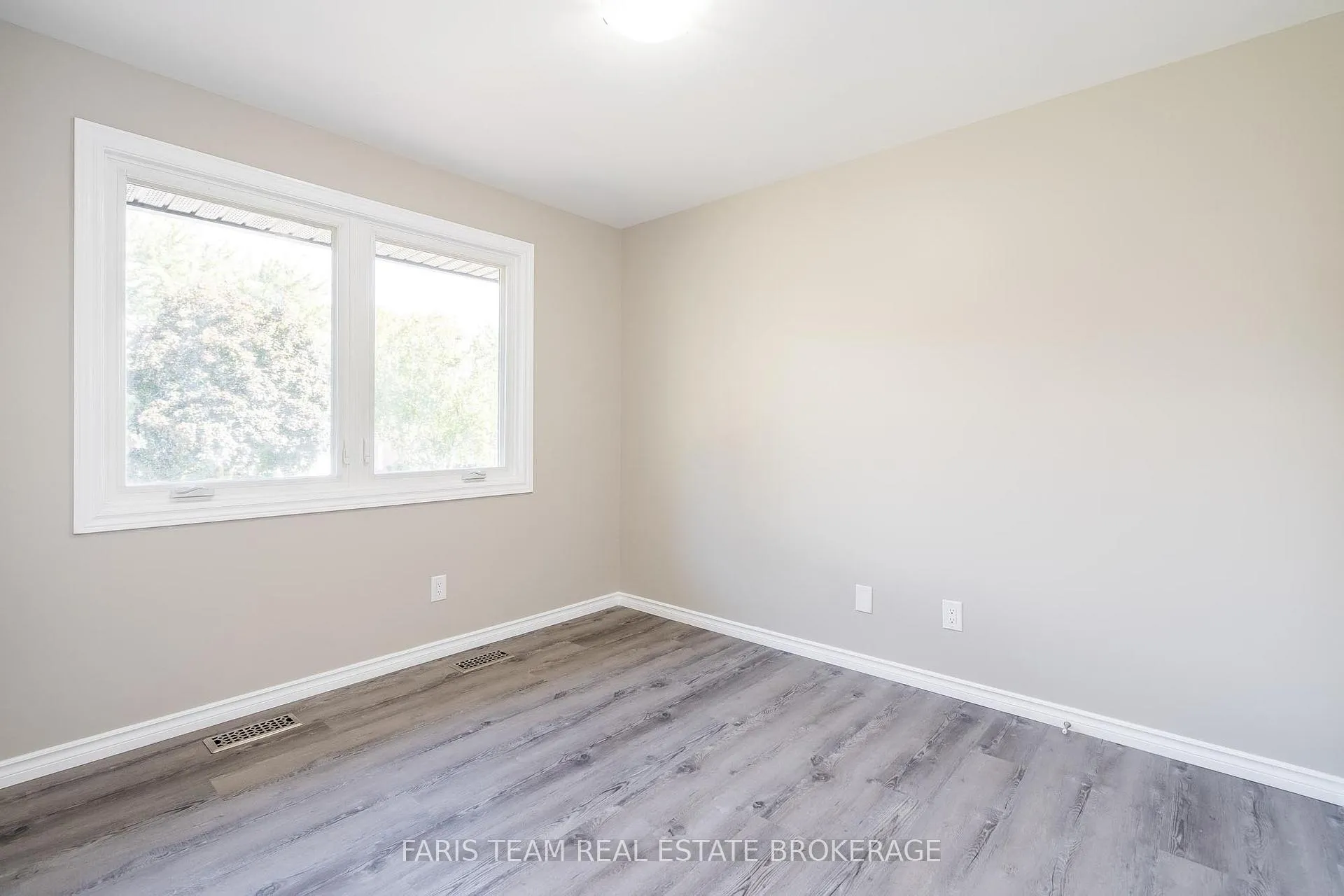 Photo 12 of 76 Marshall Street, Barrie, Allandale Heights — HOMEH