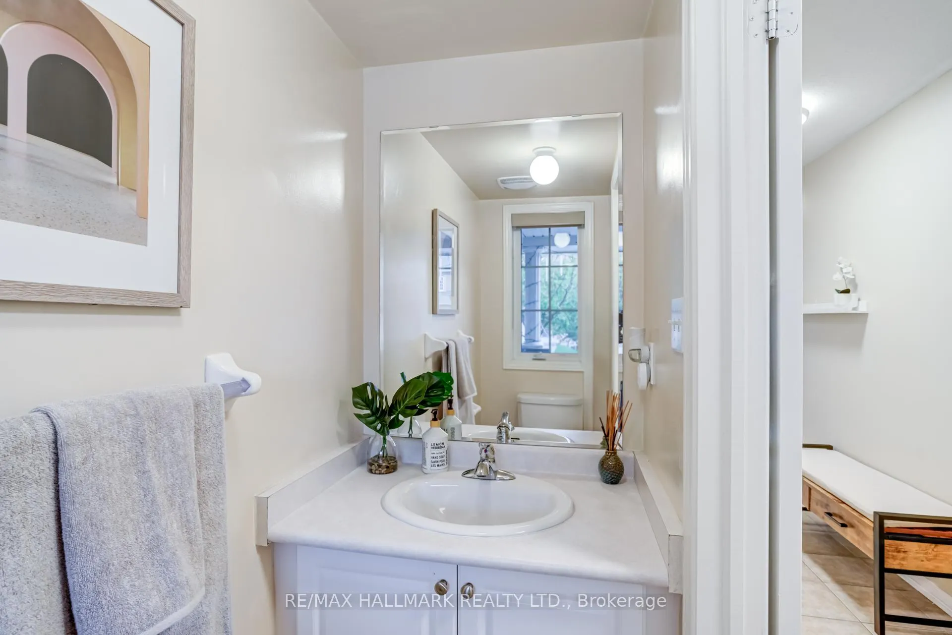 Photo 3 of 187 Hawkview Boulevard, Vaughan, Vellore Village — HOMEH