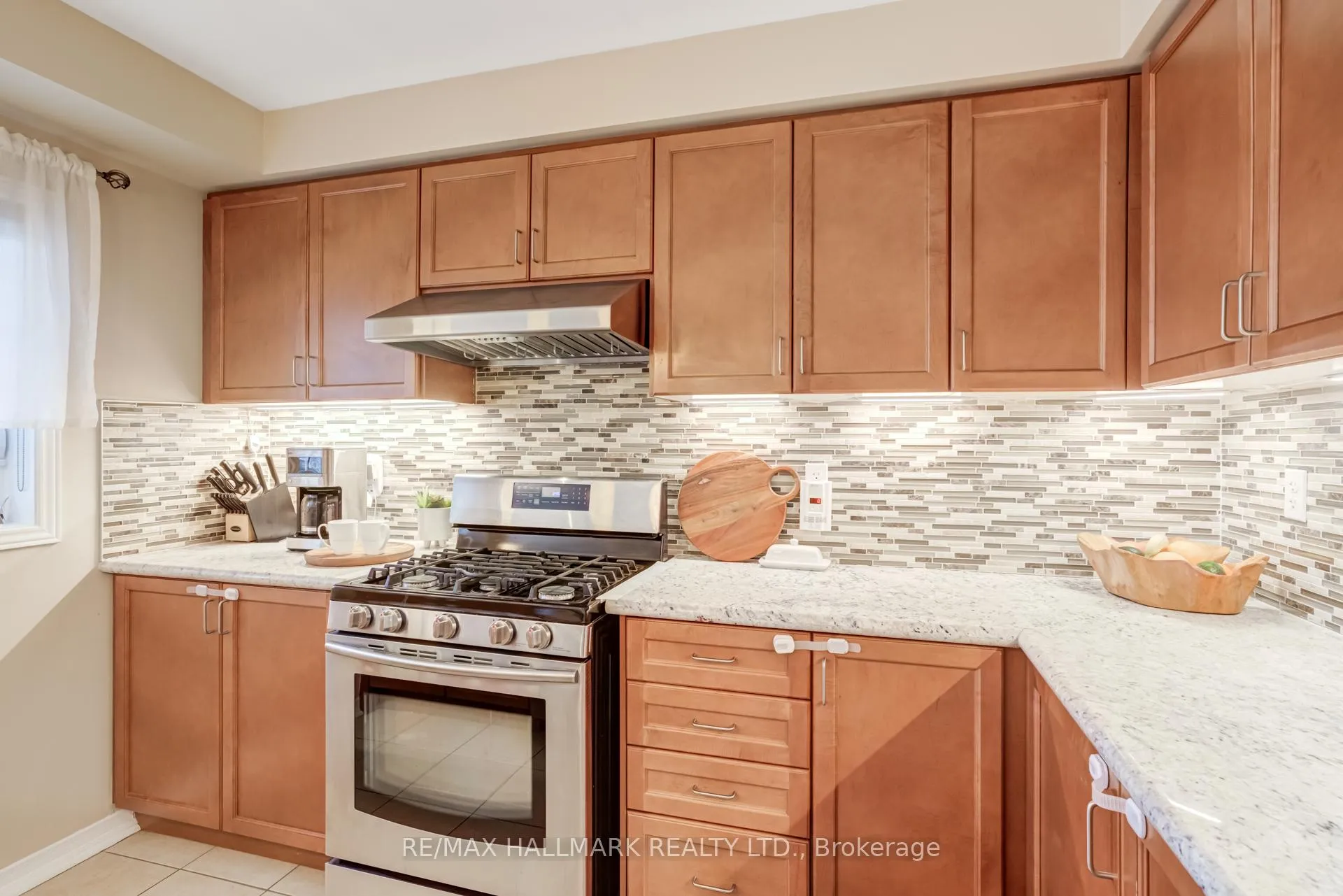 Photo 20 of 187 Hawkview Boulevard, Vaughan, Vellore Village — HOMEH