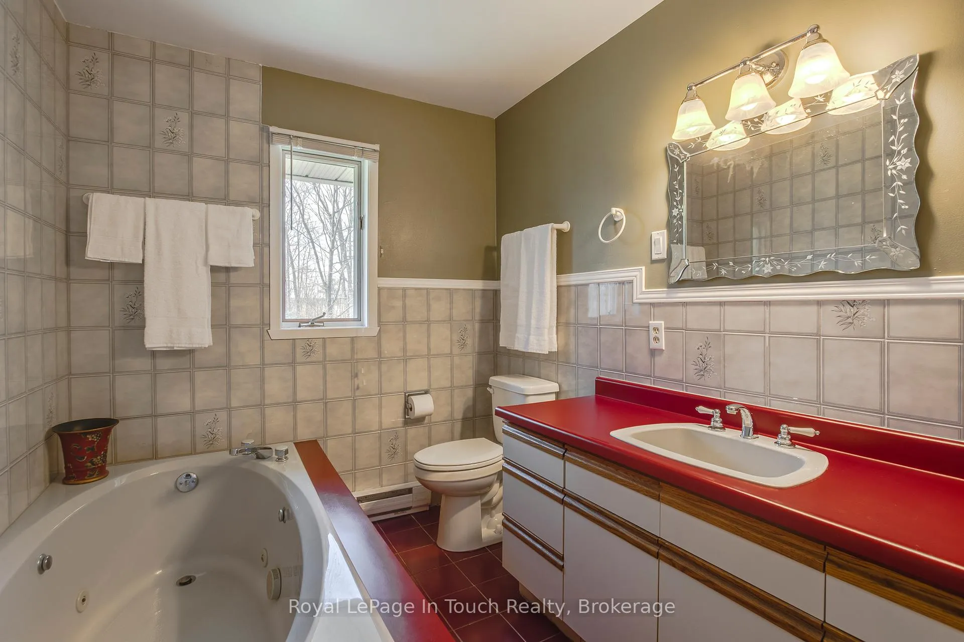 Photo 11 of 119 Silver Birch Drive, Tiny, Rural Tiny — HOMEH