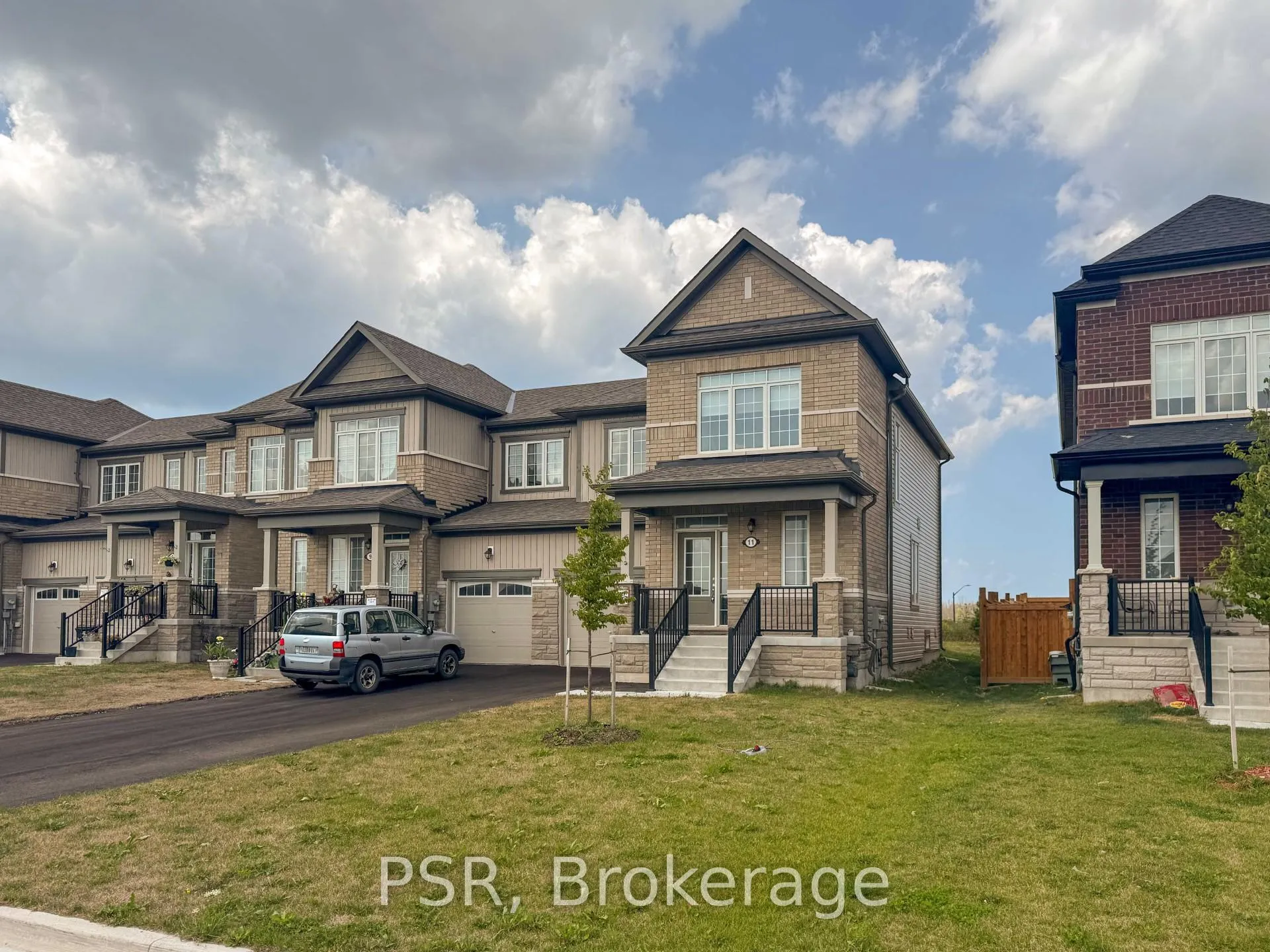 Photo 2 of 11 Stately Drive, Wasaga Beach — HOMEH