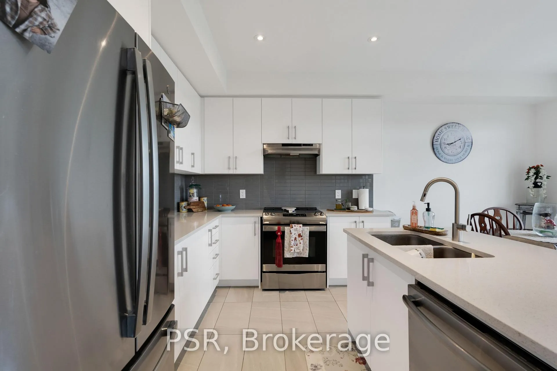 Photo 16 of 11 Stately Drive, Wasaga Beach — HOMEH
