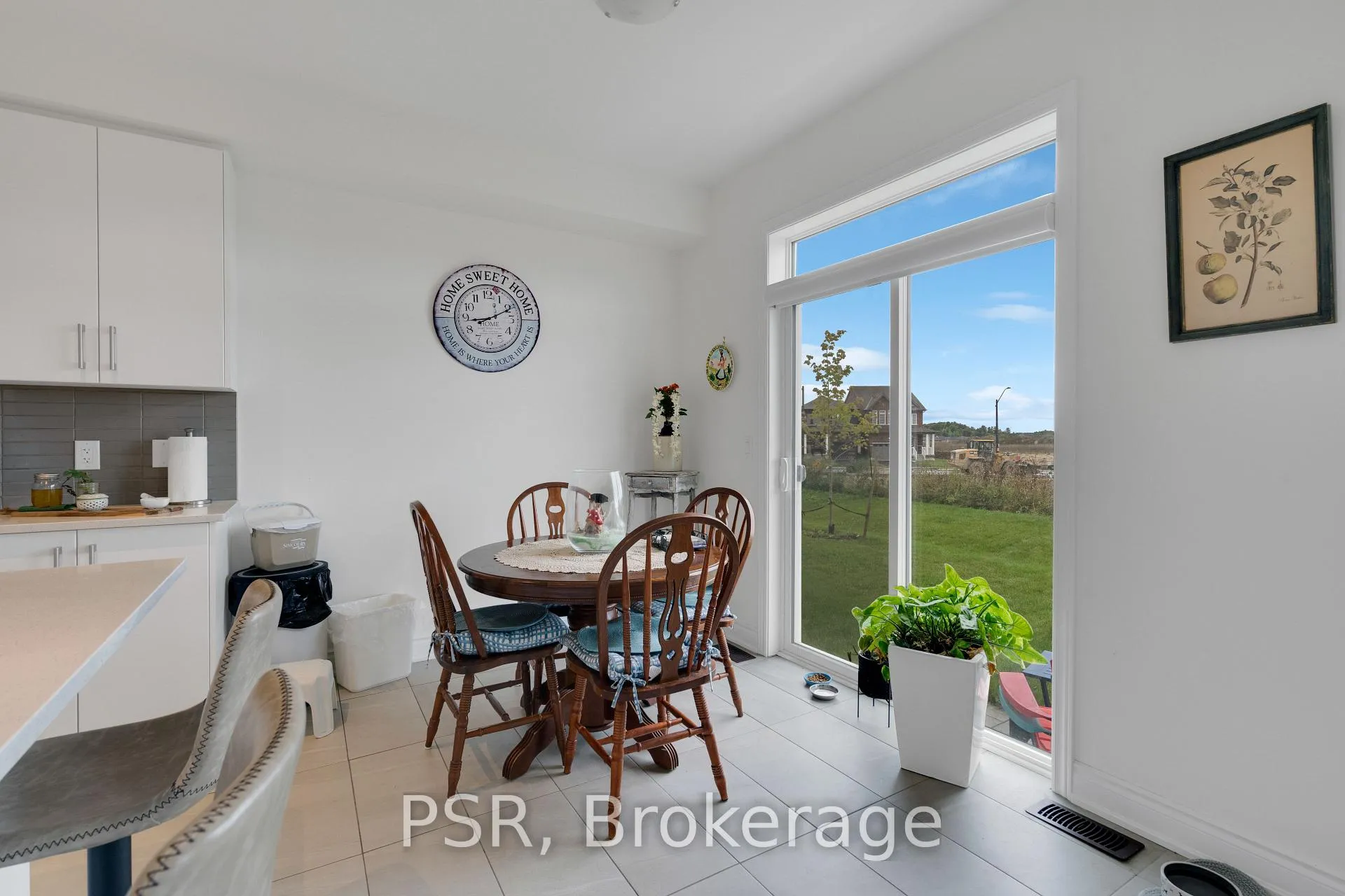 Photo 17 of 11 Stately Drive, Wasaga Beach — HOMEH