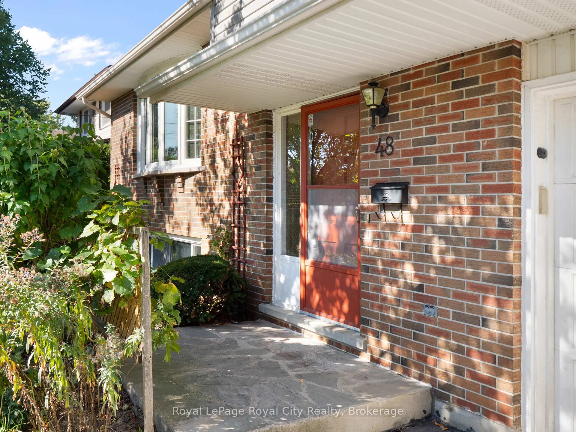 Photo 4 of 48 Glenbrook Drive, Guelph, Victoria North — HOMEH