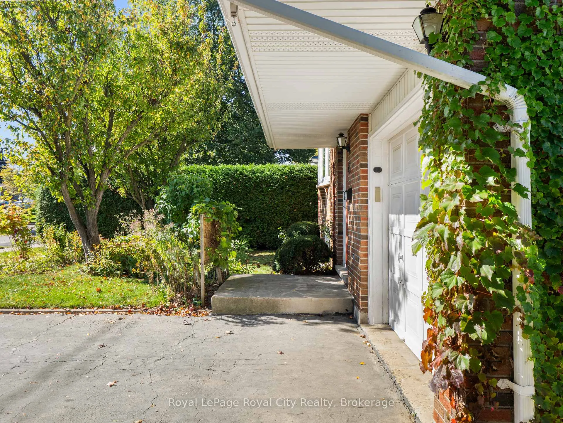 Photo 5 of 48 Glenbrook Drive, Guelph, Victoria North — HOMEH
