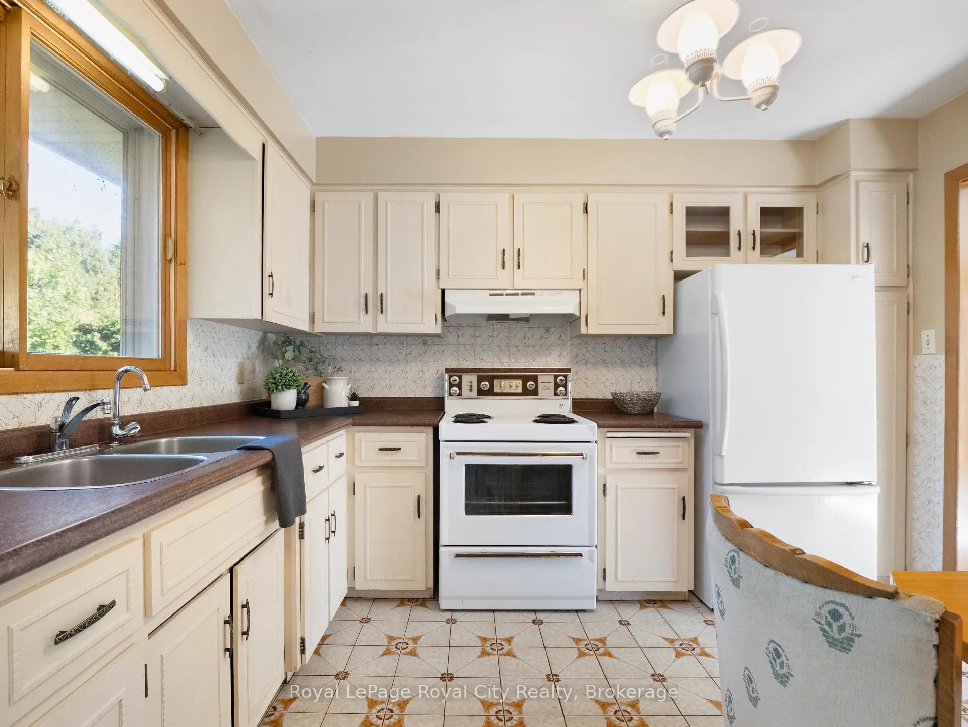 Photo 15 of 48 Glenbrook Drive, Guelph, Victoria North — HOMEH