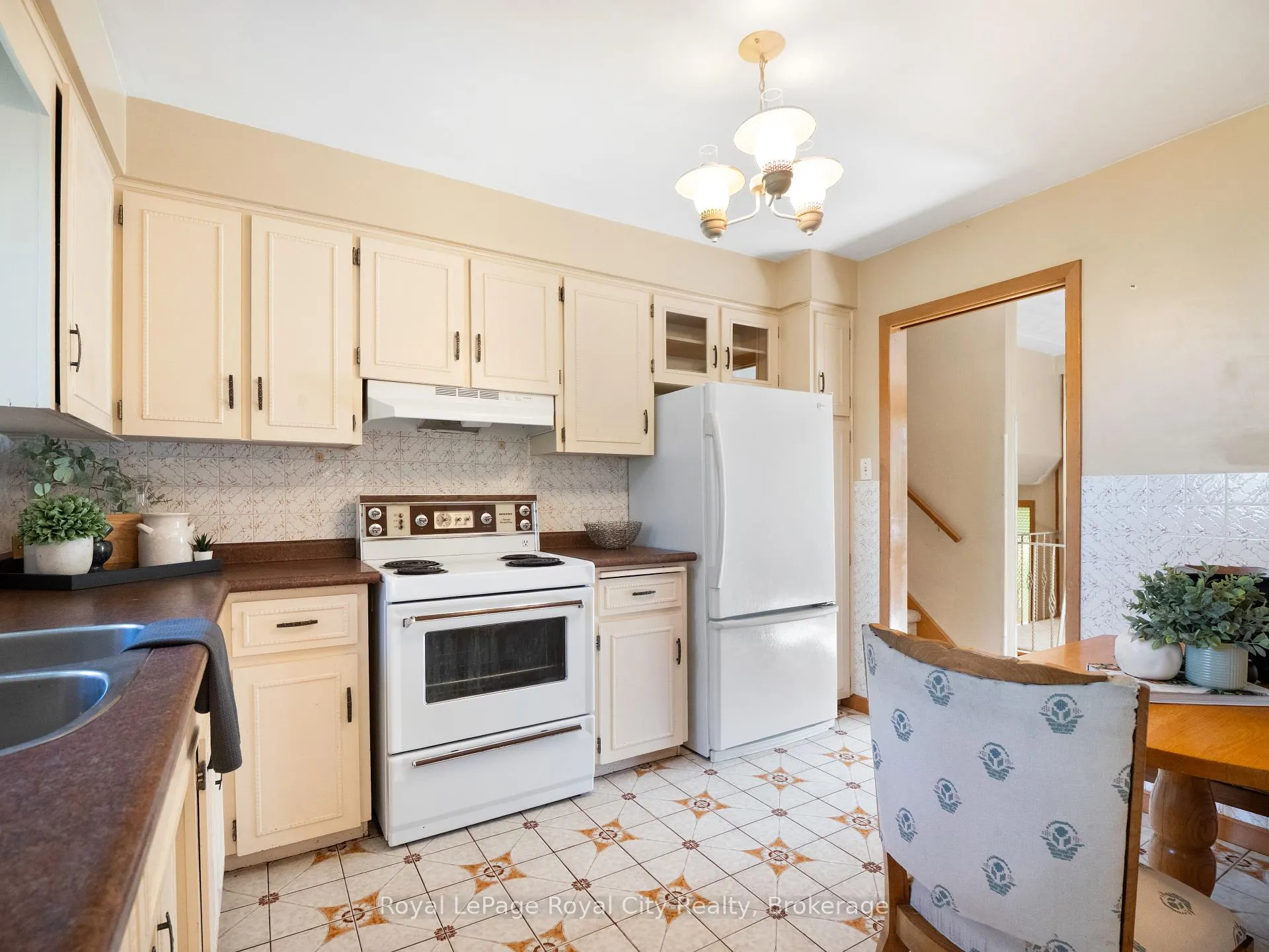 Photo 16 of 48 Glenbrook Drive, Guelph, Victoria North — HOMEH