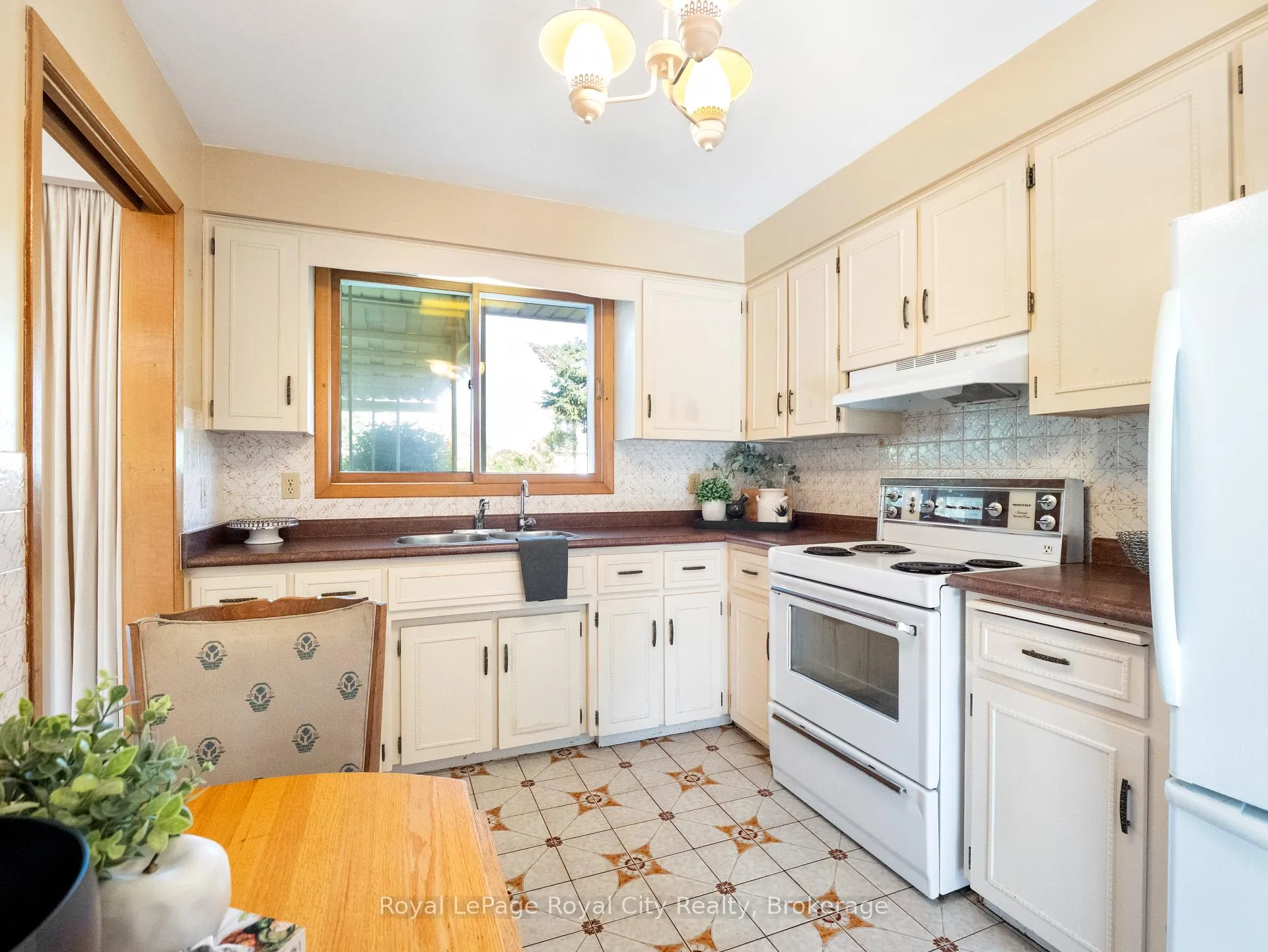 Photo 17 of 48 Glenbrook Drive, Guelph, Victoria North — HOMEH