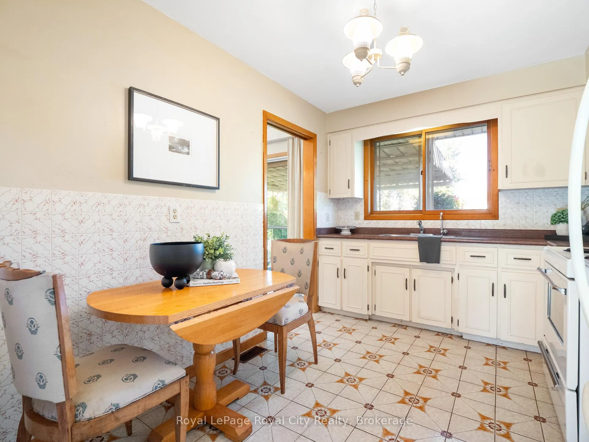 Photo 18 of 48 Glenbrook Drive, Guelph, Victoria North — HOMEH