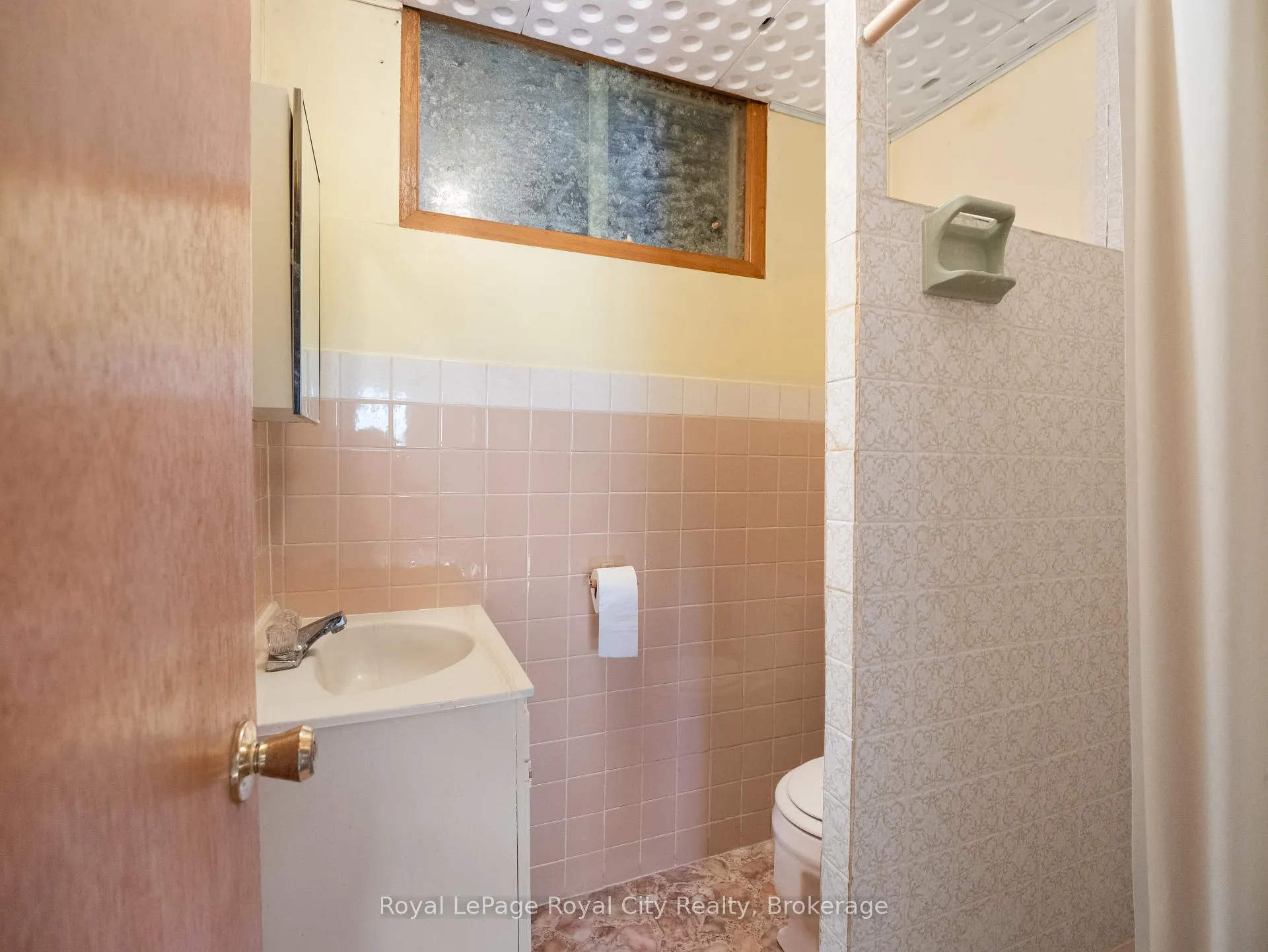 Photo 32 of 48 Glenbrook Drive, Guelph, Victoria North — HOMEH